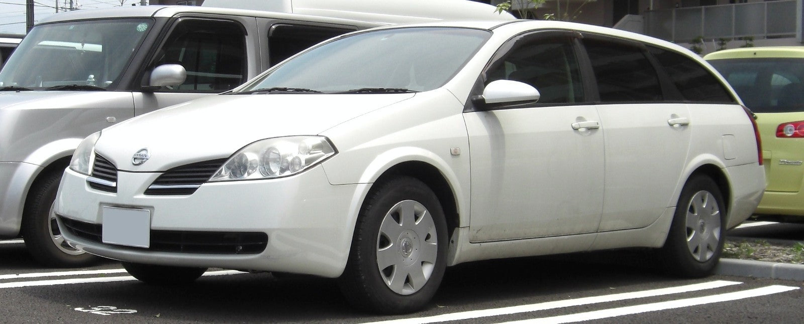 NISSAN PRIMERA FUSE BOX 24350-AV700 2001-2008