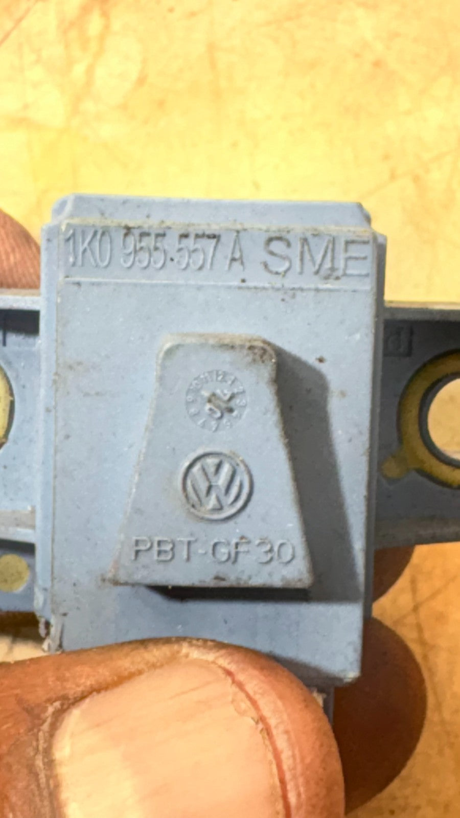 Vw Golf crash sensor relay 1K0 955 557 A