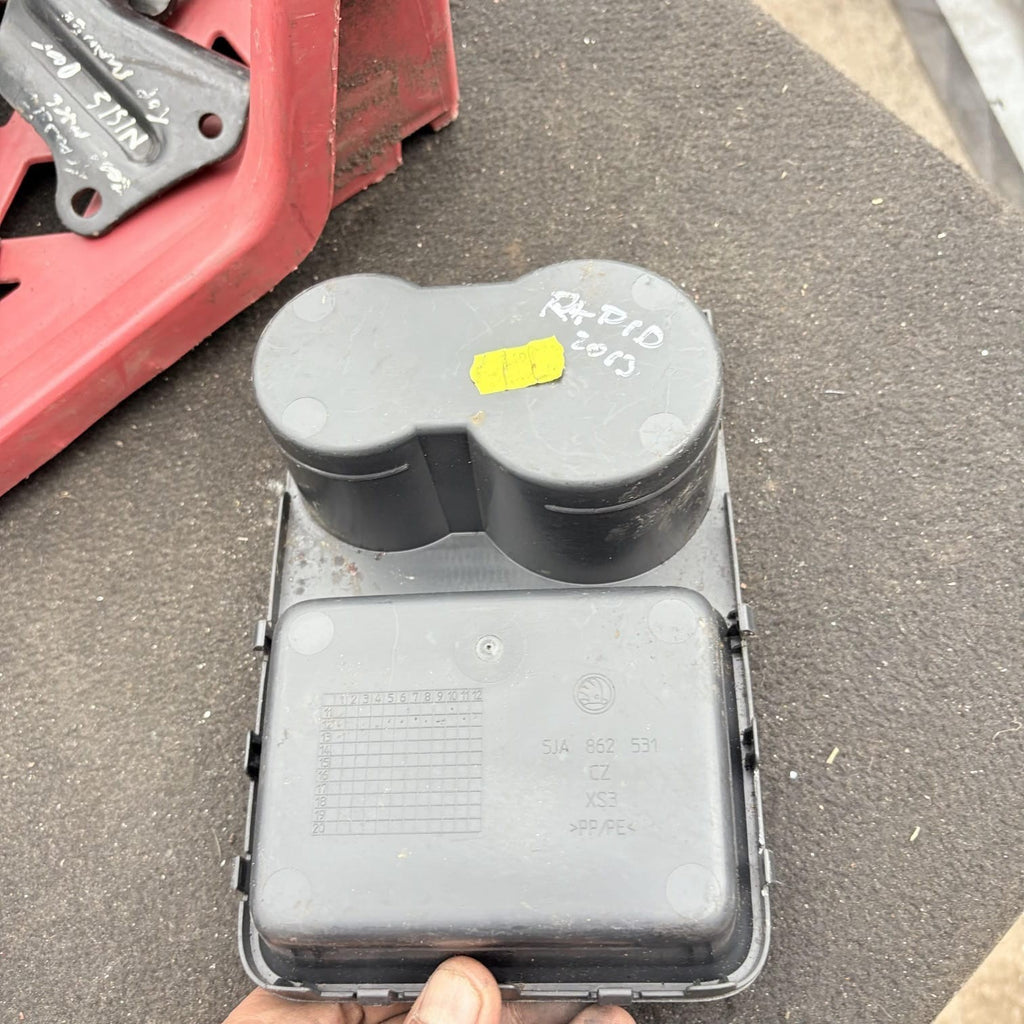 2013Skoda Rapid NH1Seat ToledoMk4 Rear CentreConsole Cup HolderStorage 5JA862531