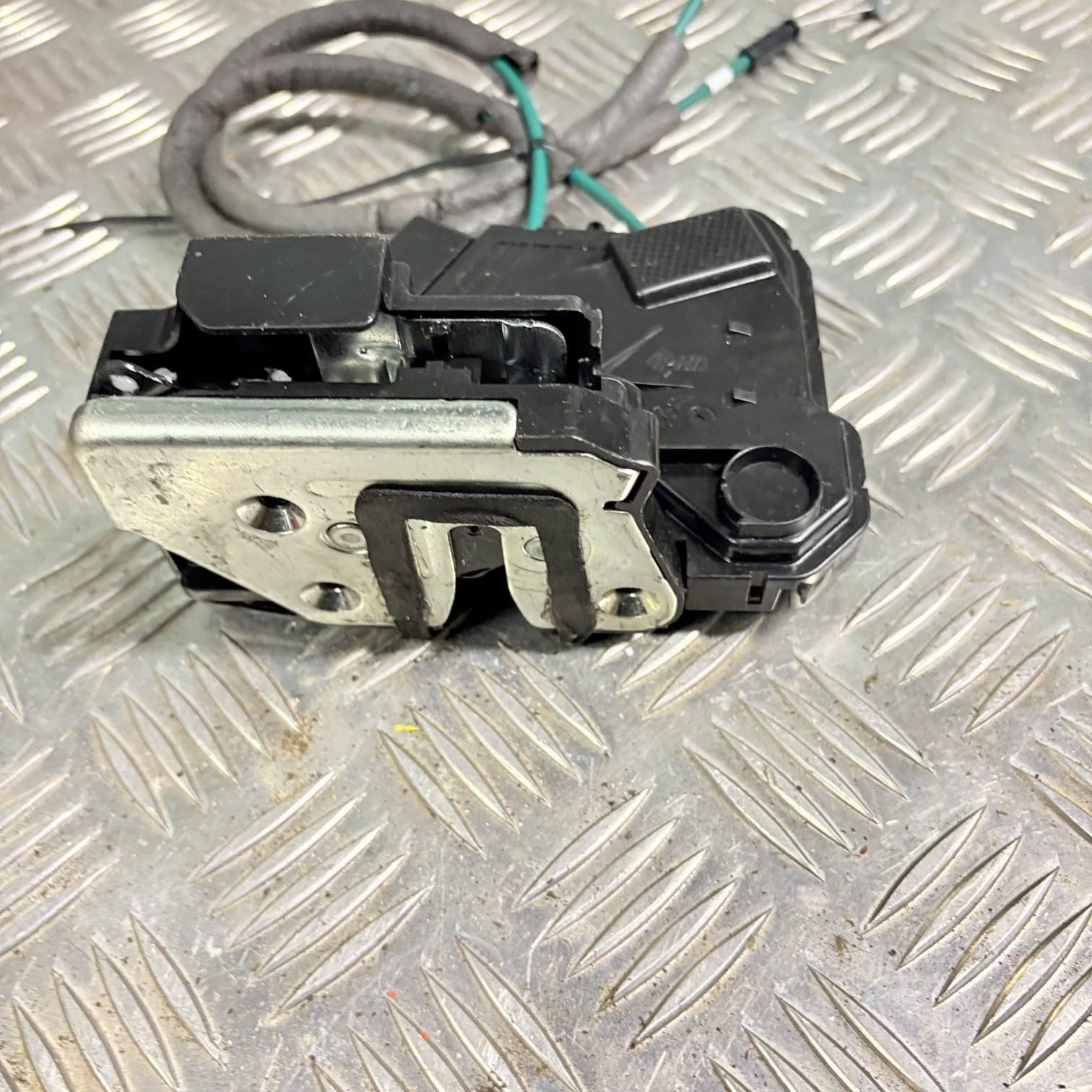 7131035001 PASSENGER REAR DOOR LOCK/E1-B3-51-2/FOR SSANGYONG TIVOLI CRYST 2017