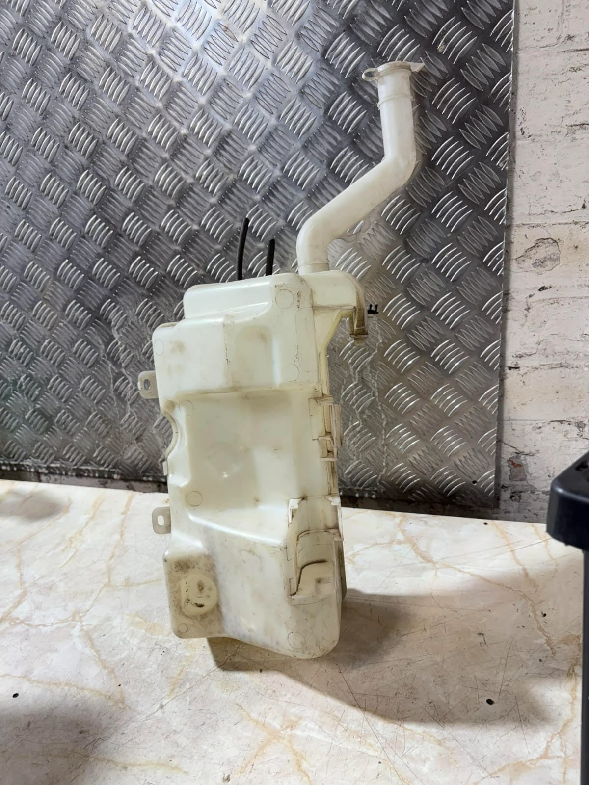 MITSUBISHI COLT CZ1WASHER BOTTLE RESERVOIR3DR MN105383WINDOW WASH PUMP08-13 2011