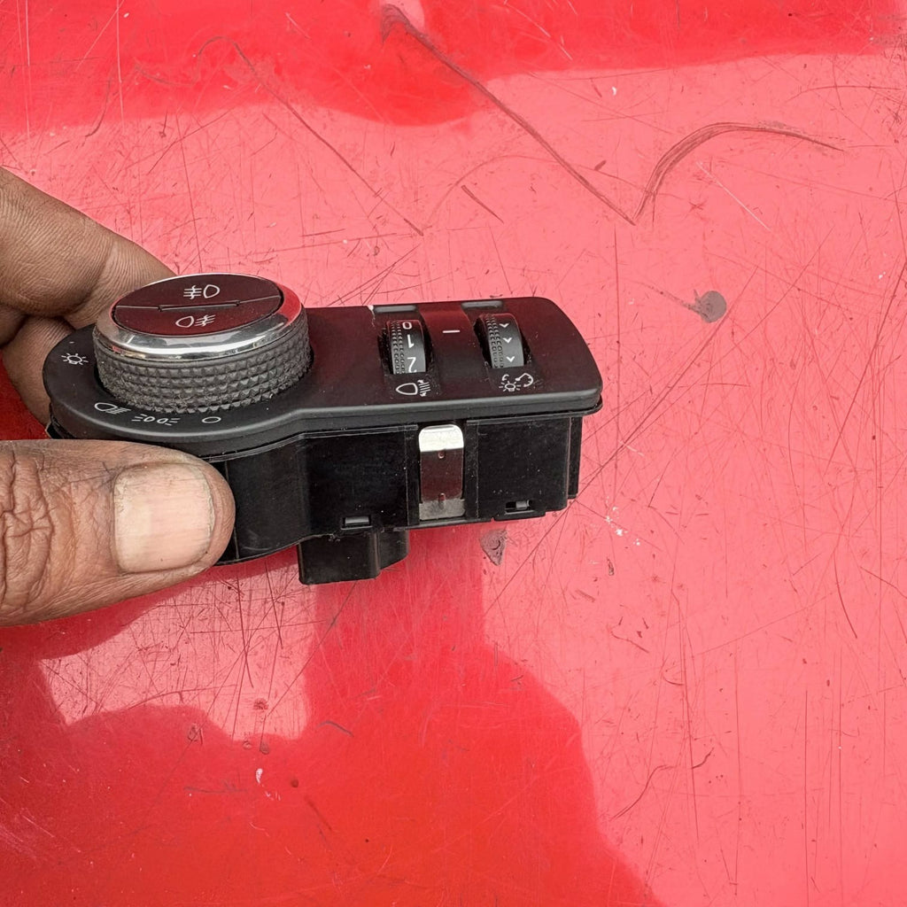2010 VAUXHALL ASTRA GTC HEADLIGHT LAMP SWITCH CONTROL PANEL 13385636