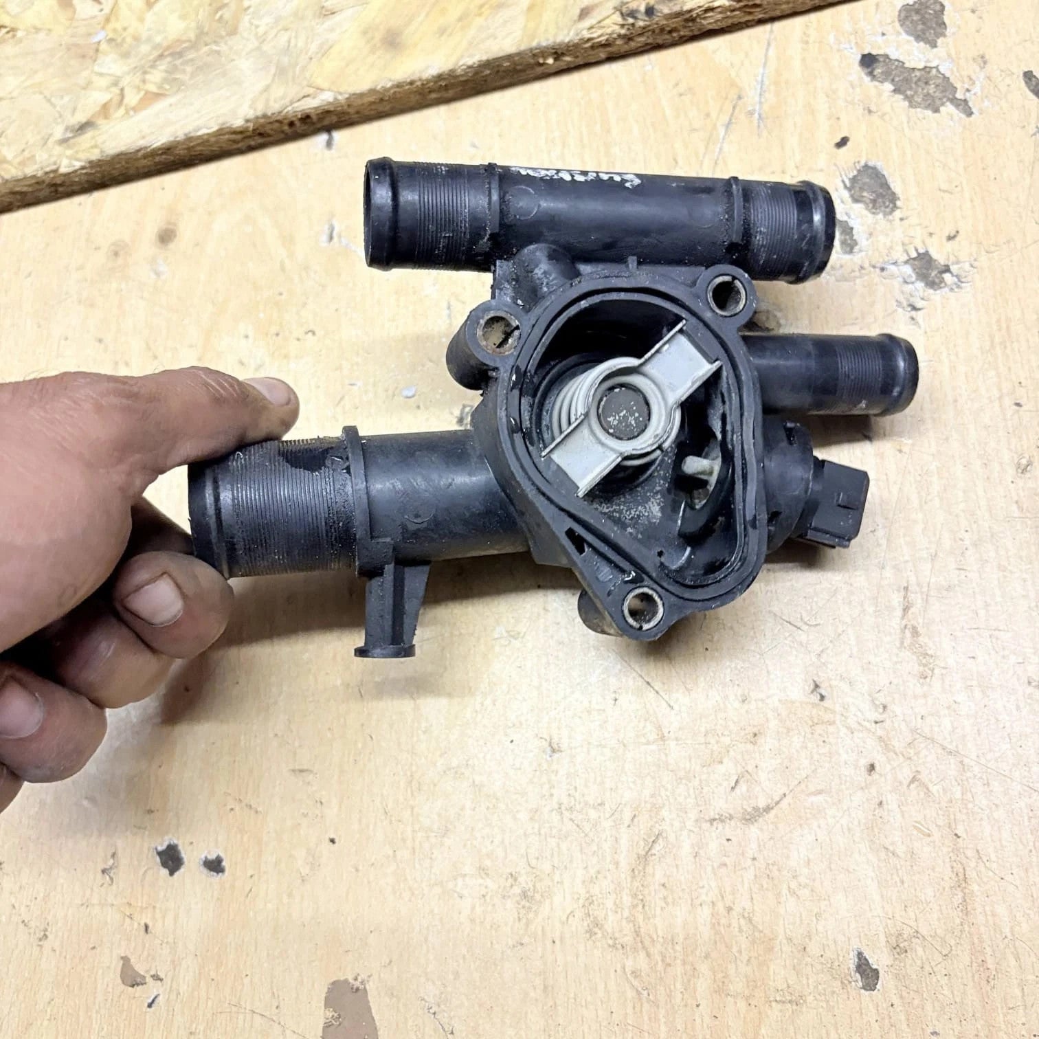 Renault Scenic II 1.9 dCi Thermostat Housing Water Outlet 8200112054 03-09
