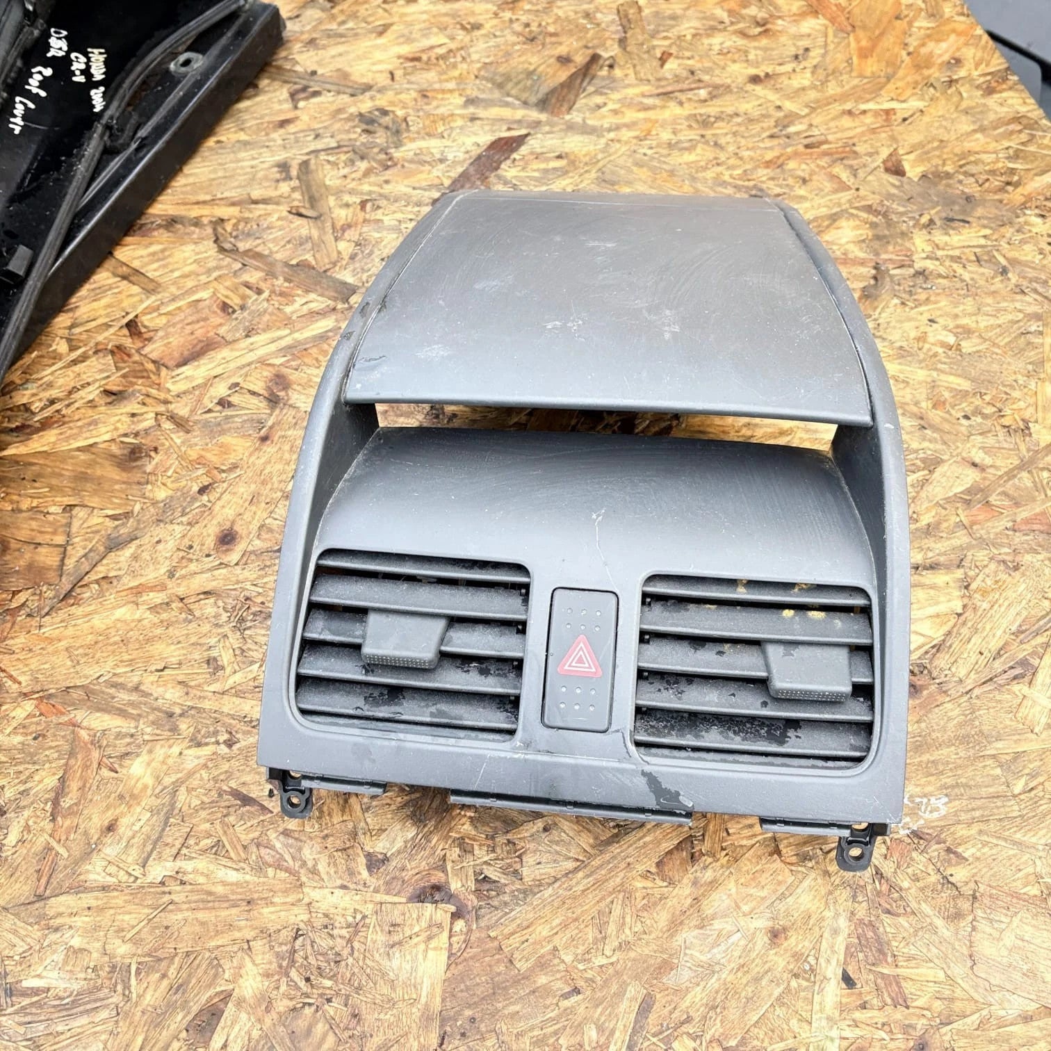 Suzuki SX4 Central Heater Vents Plastic Surround 2008 Reg 7382279J Centre Vent