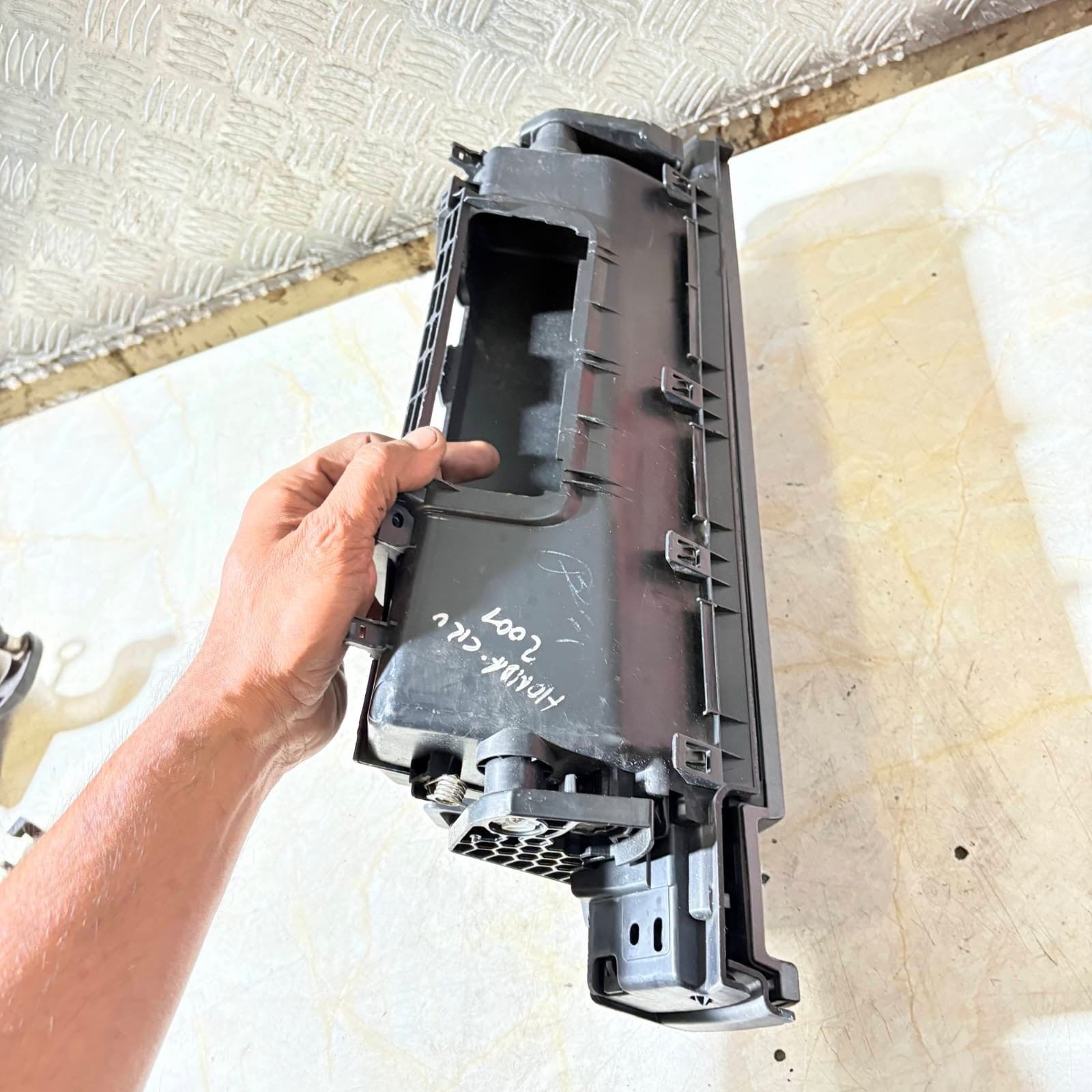 HONDA CRV MK3 2007 PASSENGER SIDE DASH STORAGE COMPARTMENT/TOP GLOVE BOX