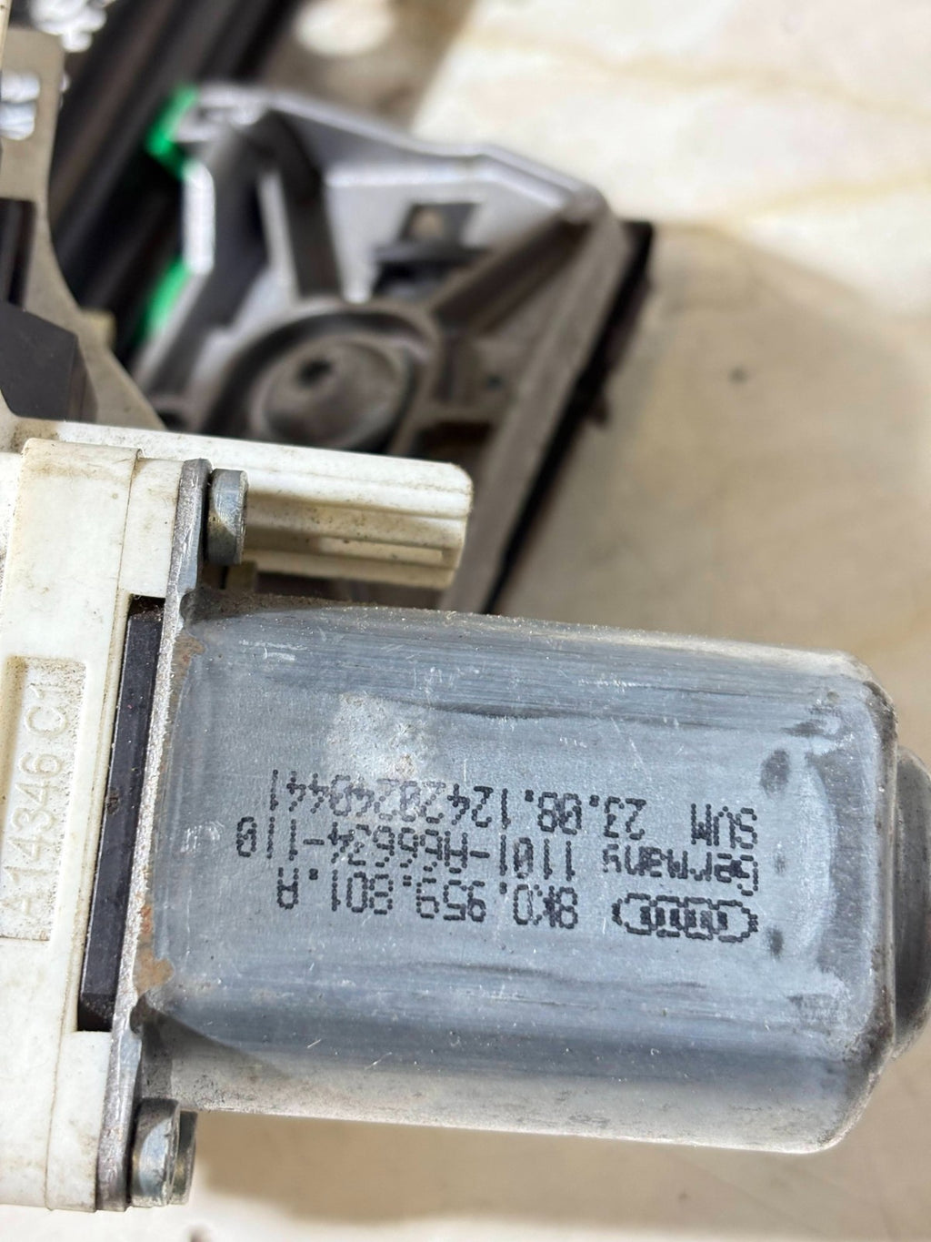 AUDI A5 B8.5 2012 WINDOW REGULATOR OSR 8K0959801A