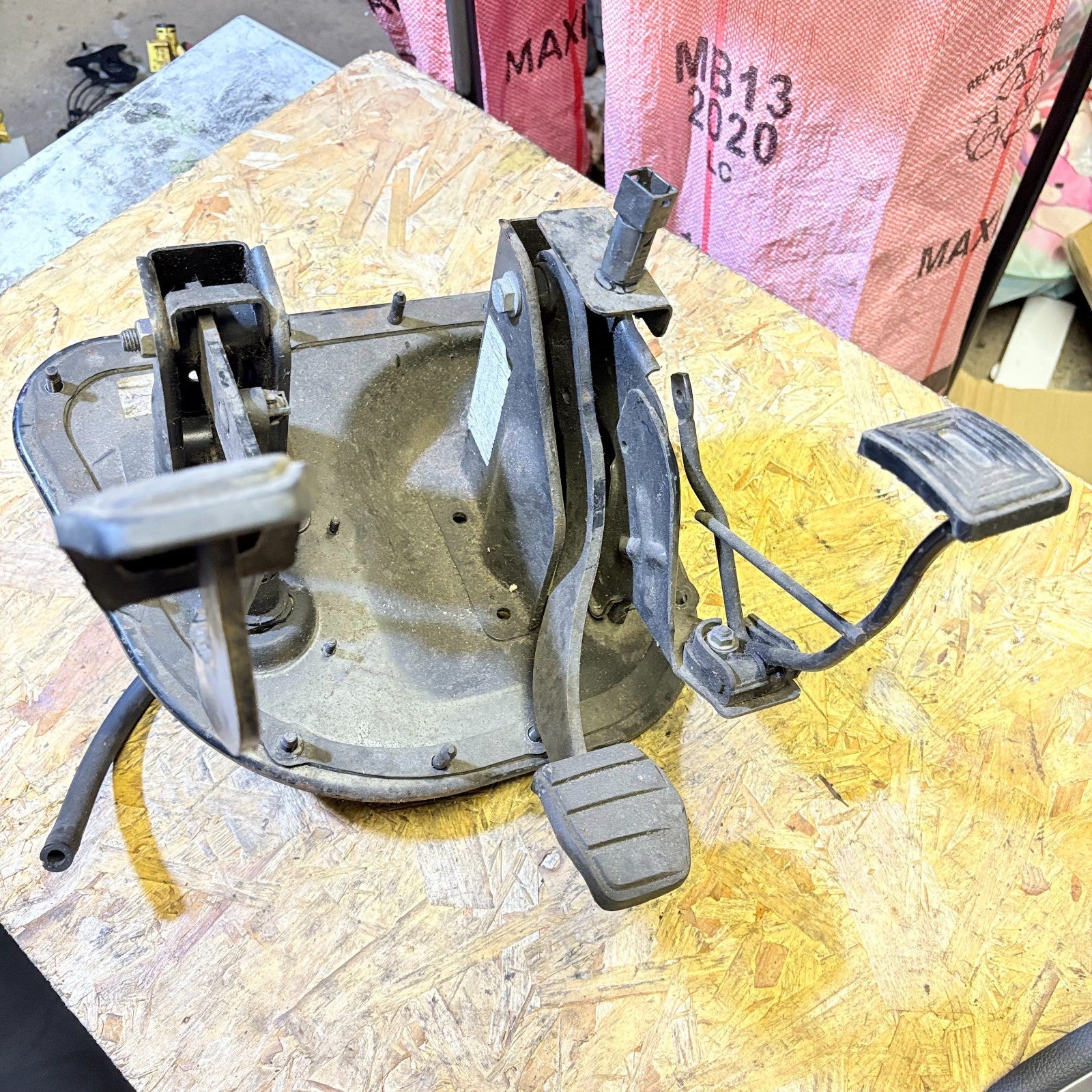 RENAULT MOVANO 2.5DCI PEDAL BOX 2001-2010