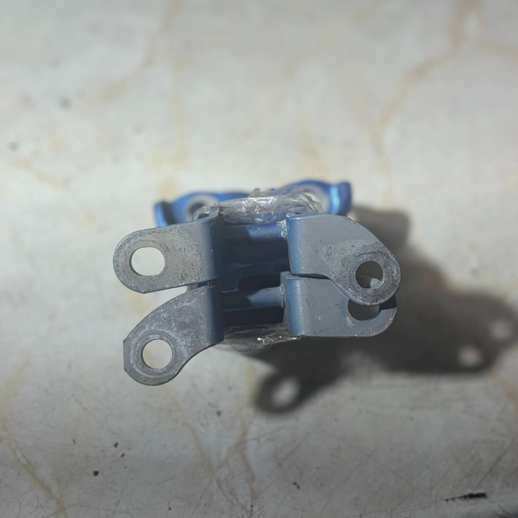 TOYOTA YARIS 2011-2019 PASSENGER REAR LEFT PAIR OF DOOR HINGES