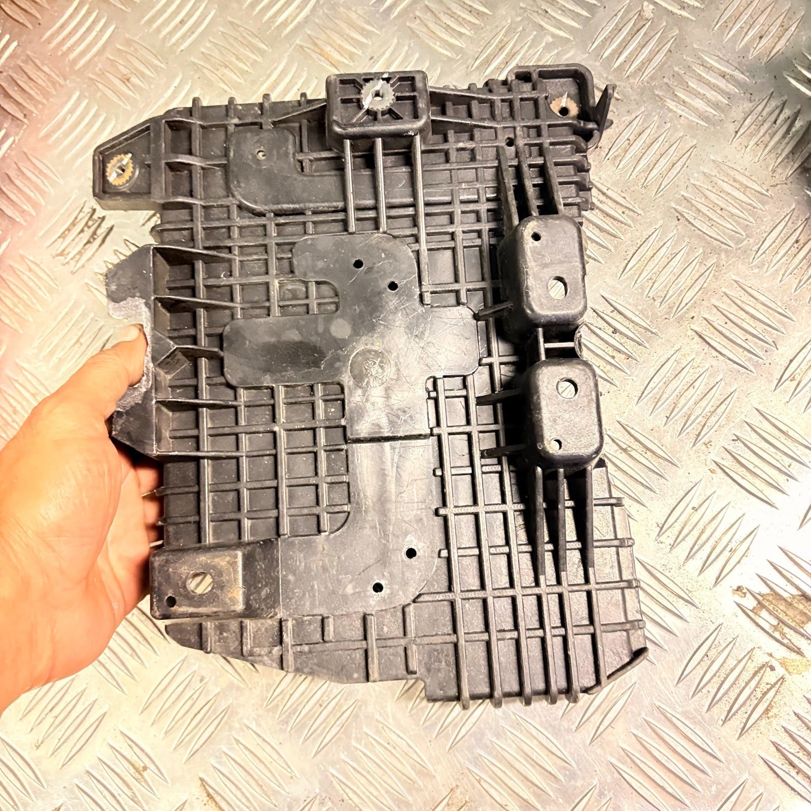 Hyundai I40 2011 to 2017 Battery Tray 371503Z000
