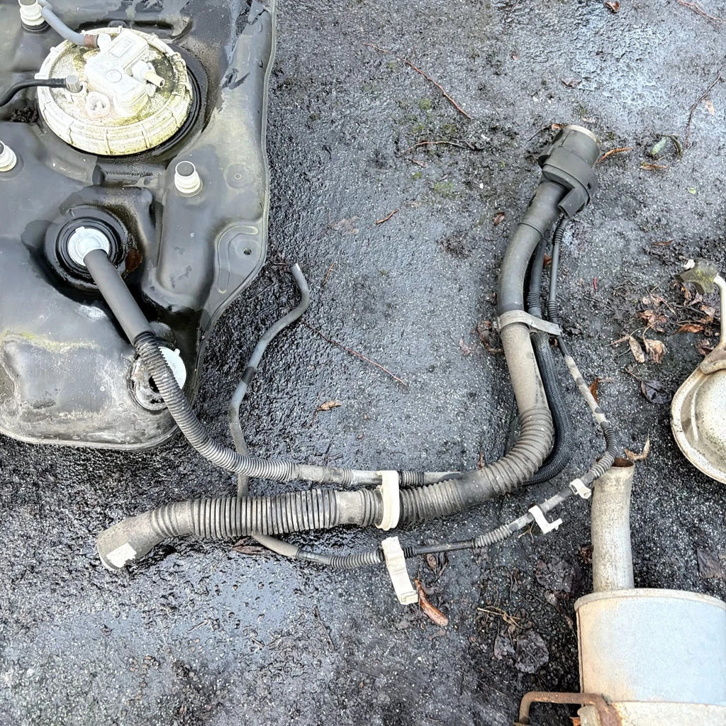 TOYOTA YARIS FUEL TANK & FILLER NECK PIPE 77100-0D220