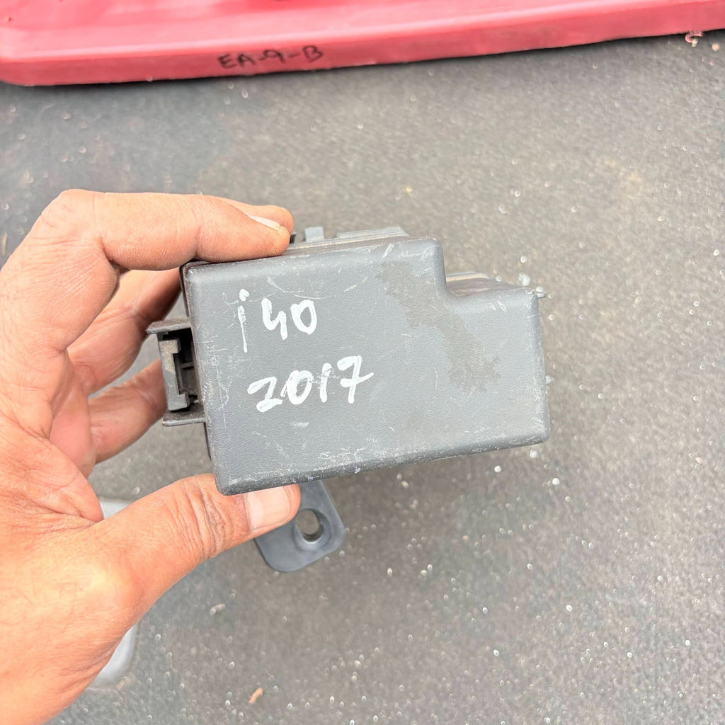HYUNDAI I40 MK1 2011-19 ENGINE BAY RELAY FUSE BOX BOARD MODULE