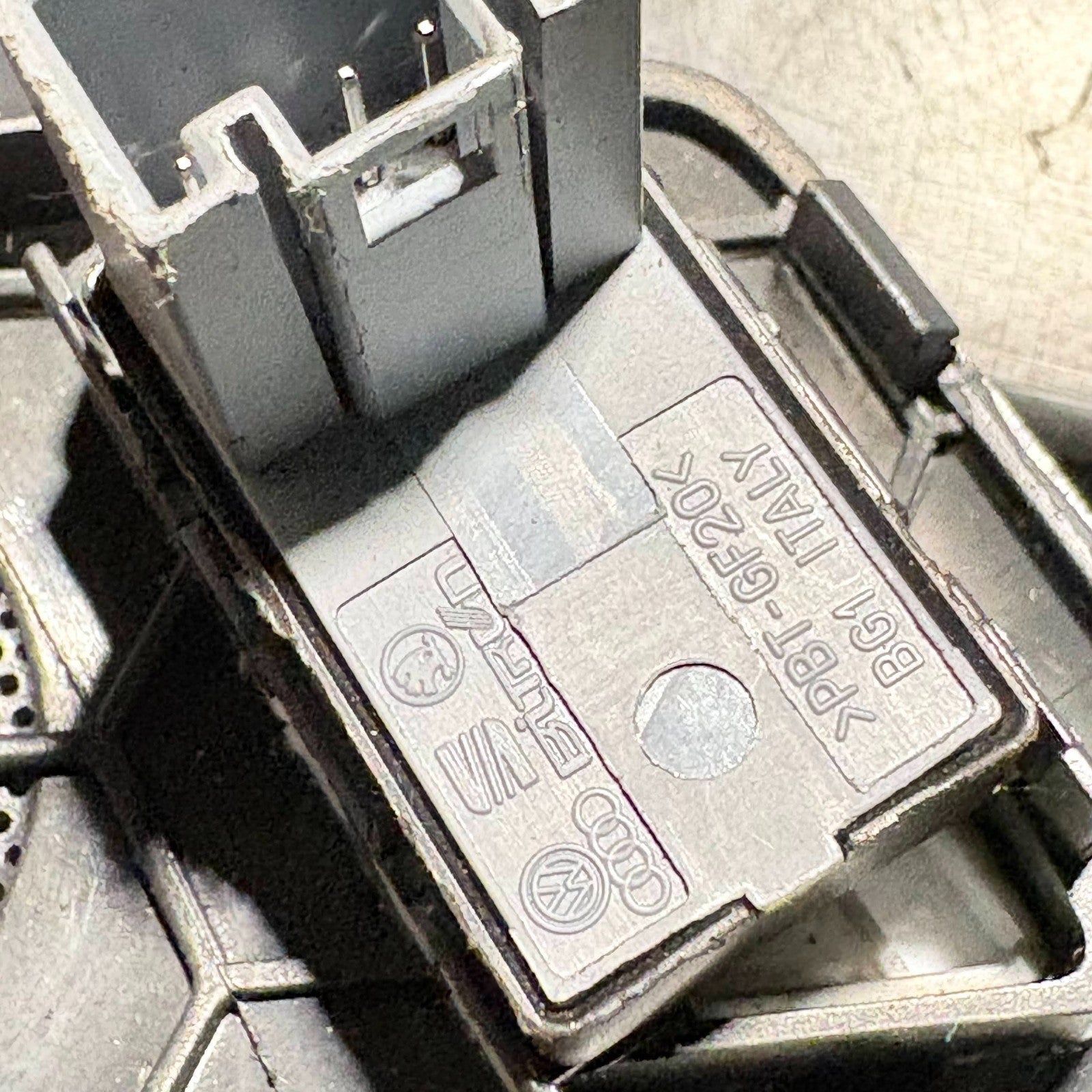 SKODA/AUDI/VOLKSWAGEN NSR PASSENGER SIDE REAR ELECTRIC WINDOW SWITCH