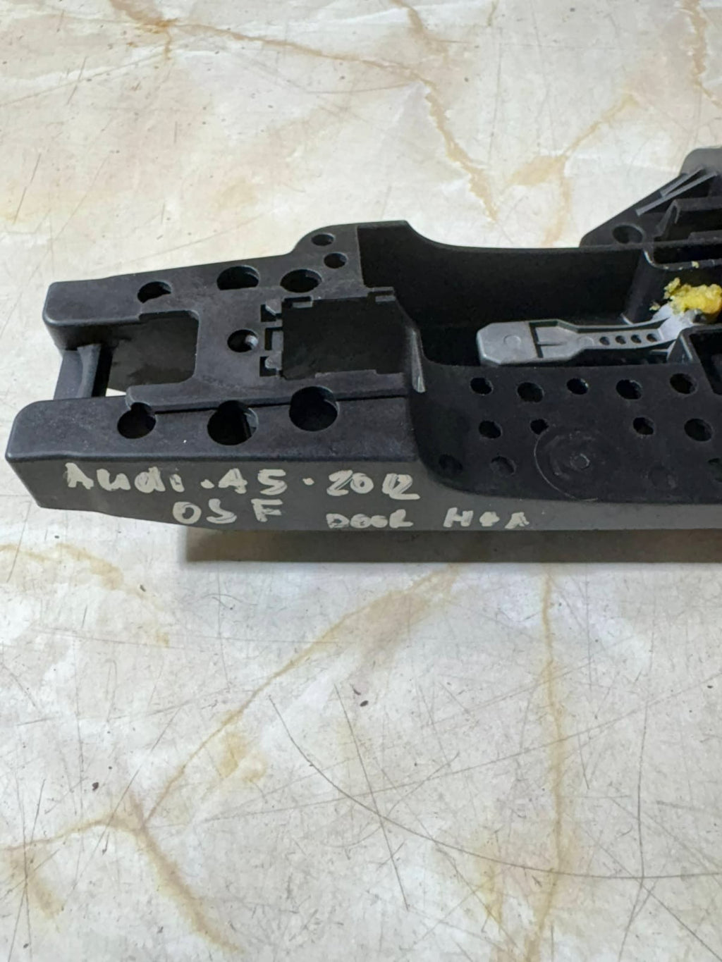 2012 AUDI A5 S5 COUPE RIGHT PASSENGER SIDE EXTERIOR DOOR HANDLE BRACKET