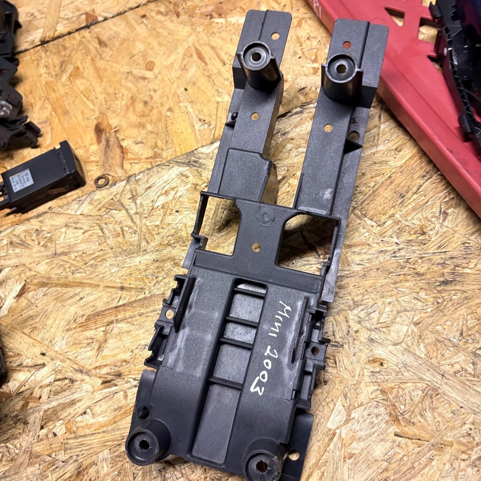BMW Mini One R50 2001-2006 interior handbrake trim mount bracket 5116-6800826