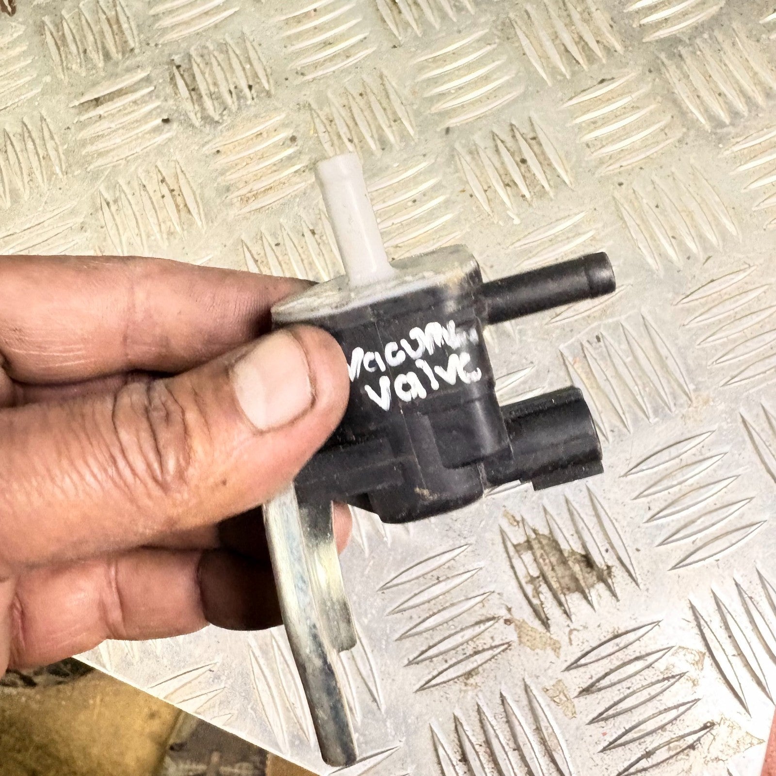 TOYOTA PRIUS 2009-2015 1.8 HYBRID VACUUM SOLENOID SWITCH 90910-12276