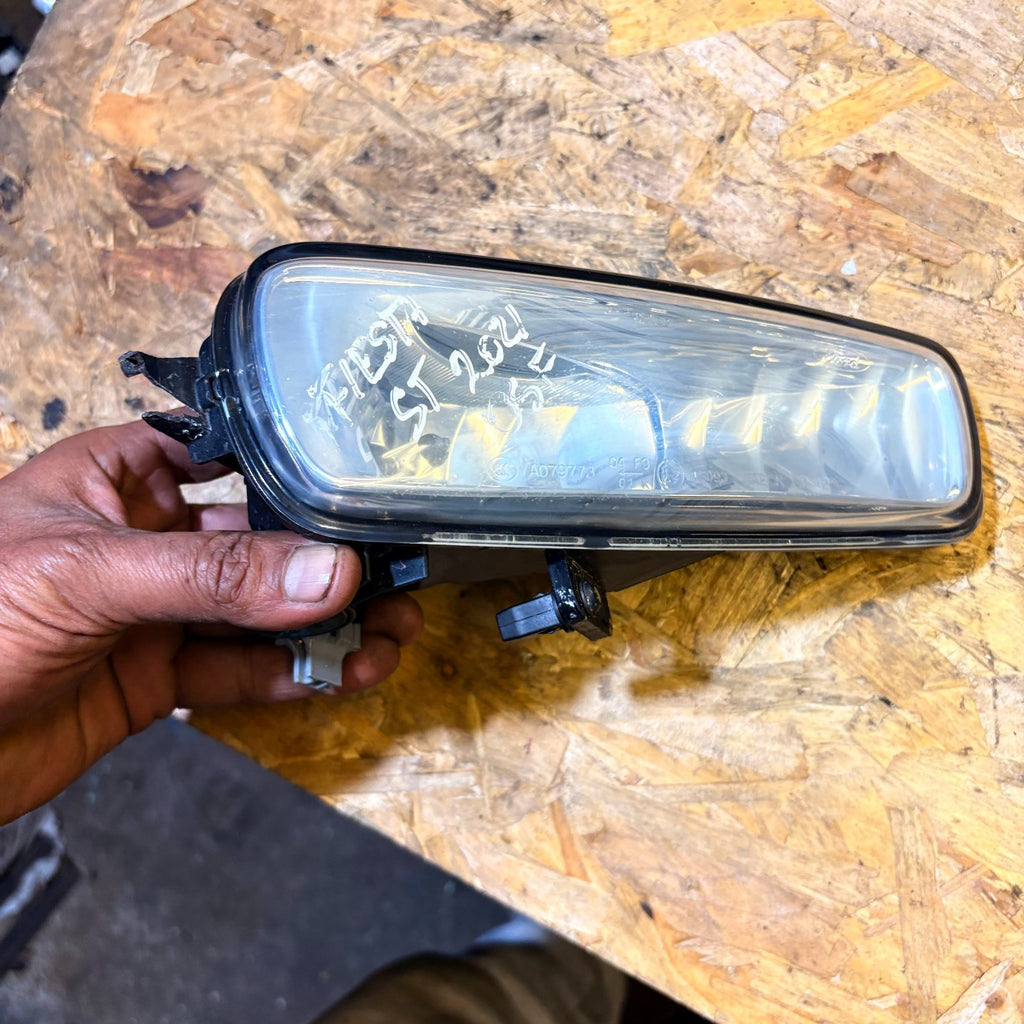 FORD FIESTA 2021 Fog Light Right Driver Offside Front O/S 71933