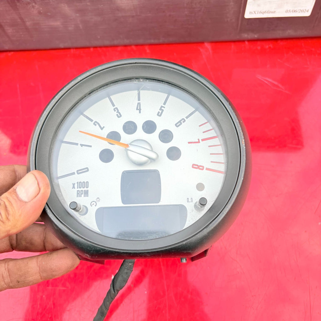 MINI CLUBMAN 2011 SPEEDO CLOCK 9 243 871-01