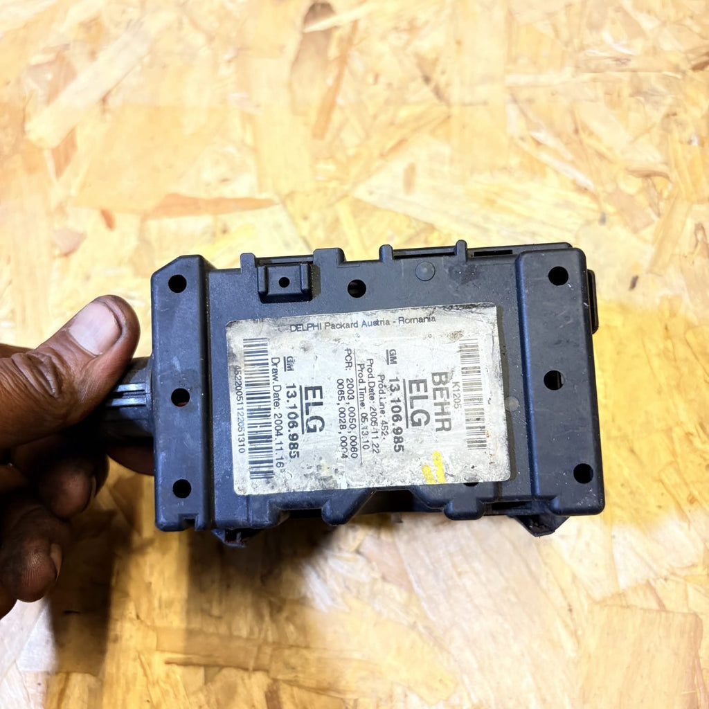 13106985 Relay box control unit Opel Corsa DE963908-86 2006