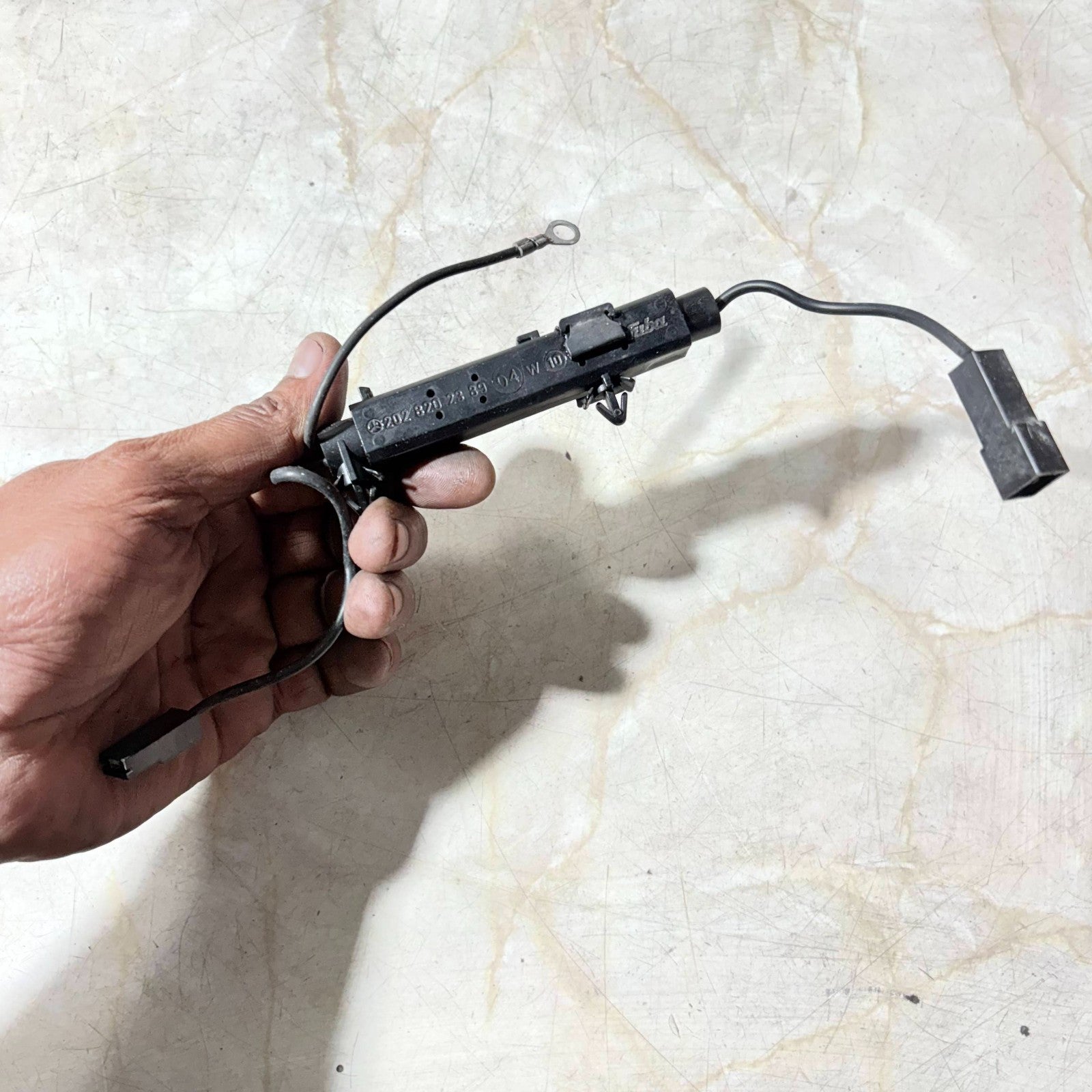 MERCEDES CLK A208 C208 W208 AMPLIFIER ANTENNA BLOCKING CIRCUIT A2028202389
