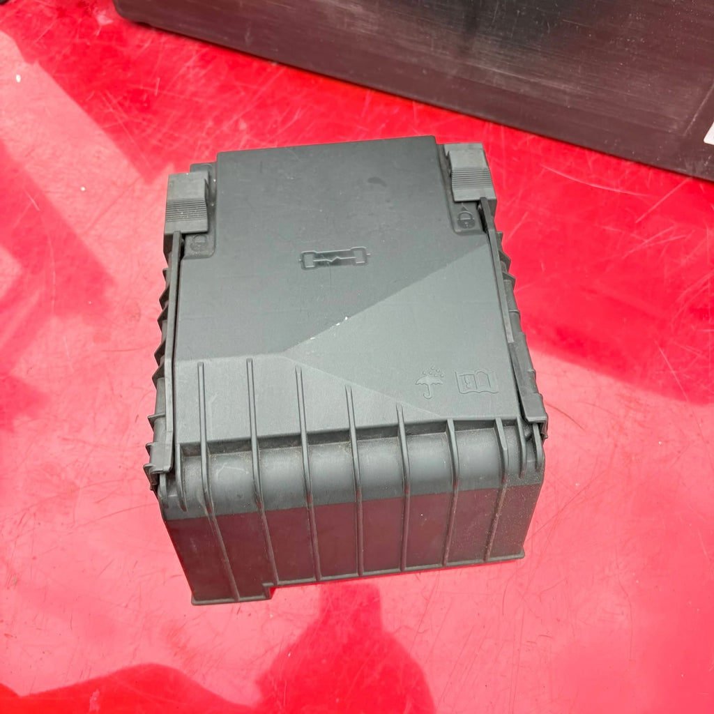 VW PASSAT B6 2005-2010 Engine Compartment Fuse Relay Box Cover Lid 1K0937132F