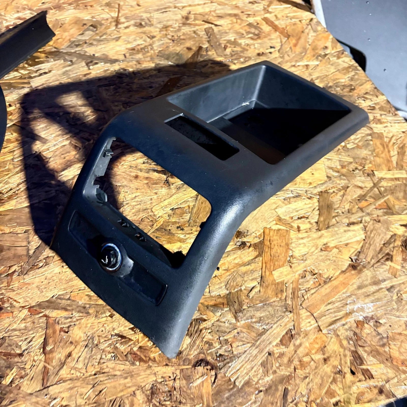 Audi A6 C6 2004?2011 Rear Centre Console Arm Rest Frame