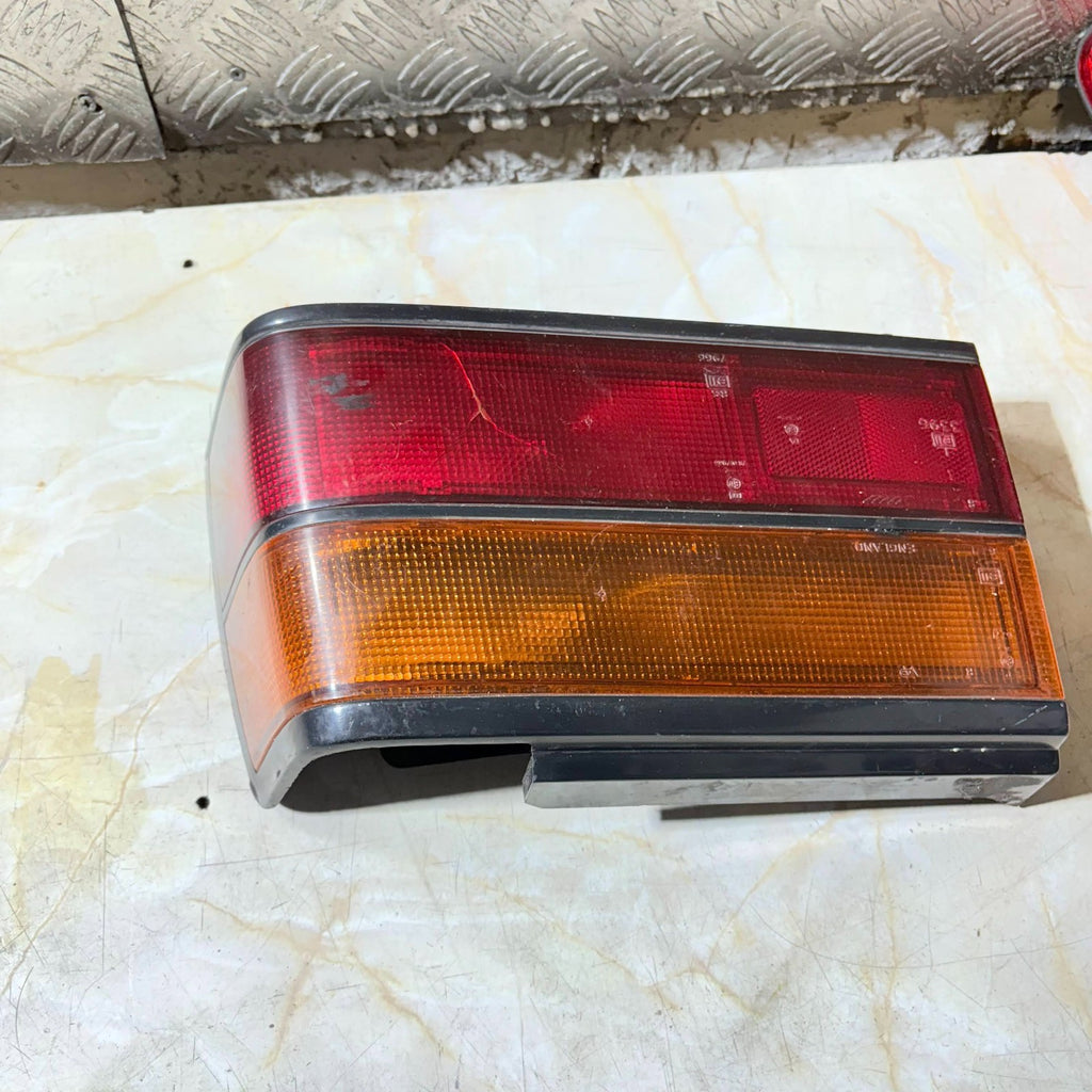 86-87 Civic 4Dr RearRight Taillight Combination Brake Signal Stop Lamp