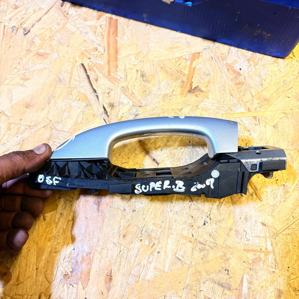 SKODA SUPERB 2007 EXTERIOR DOOR HANDLE FRONT RIGHT DRIVER SIDE