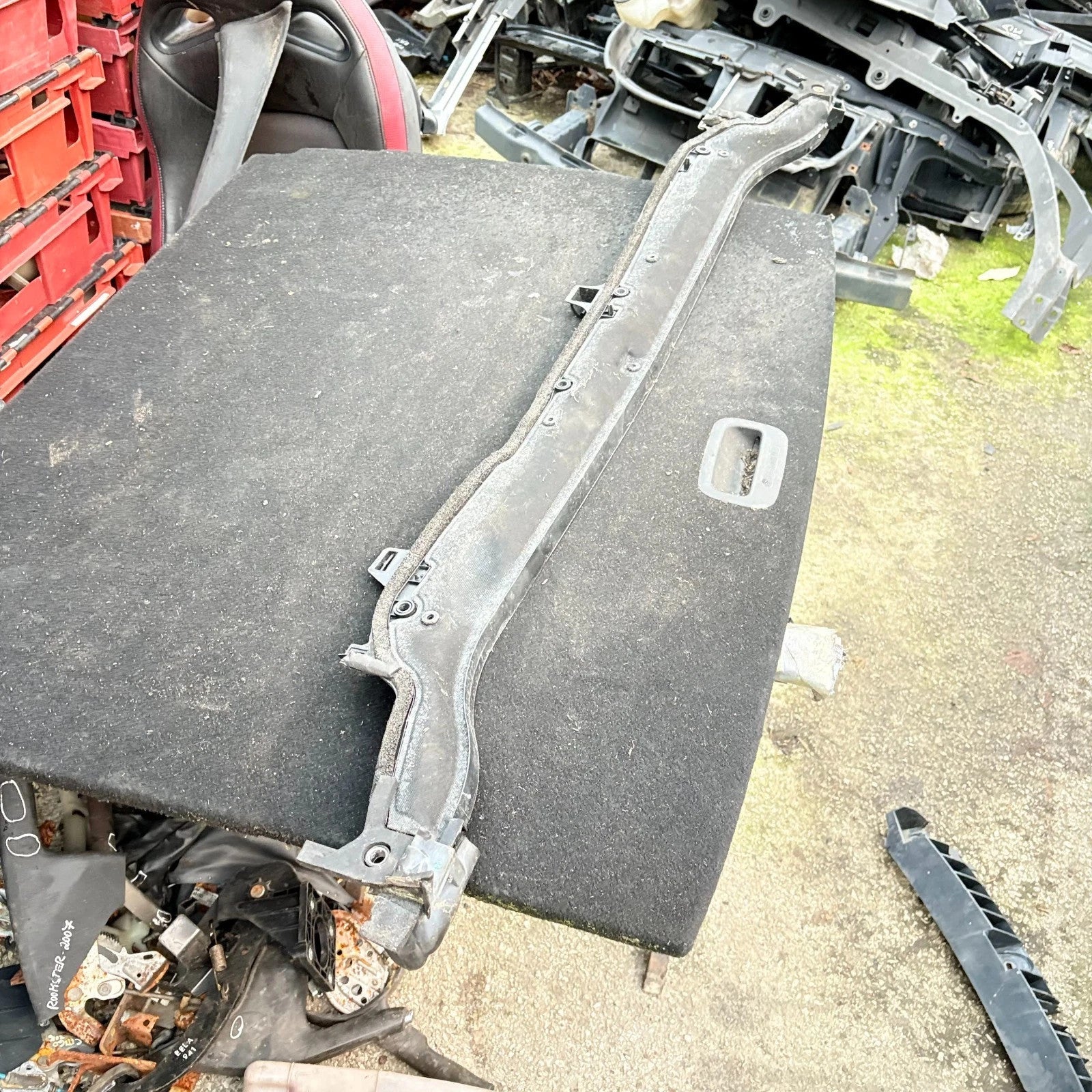 Renault Clio Mk3 2011 Front scuttle wiper panel trim 8200293491