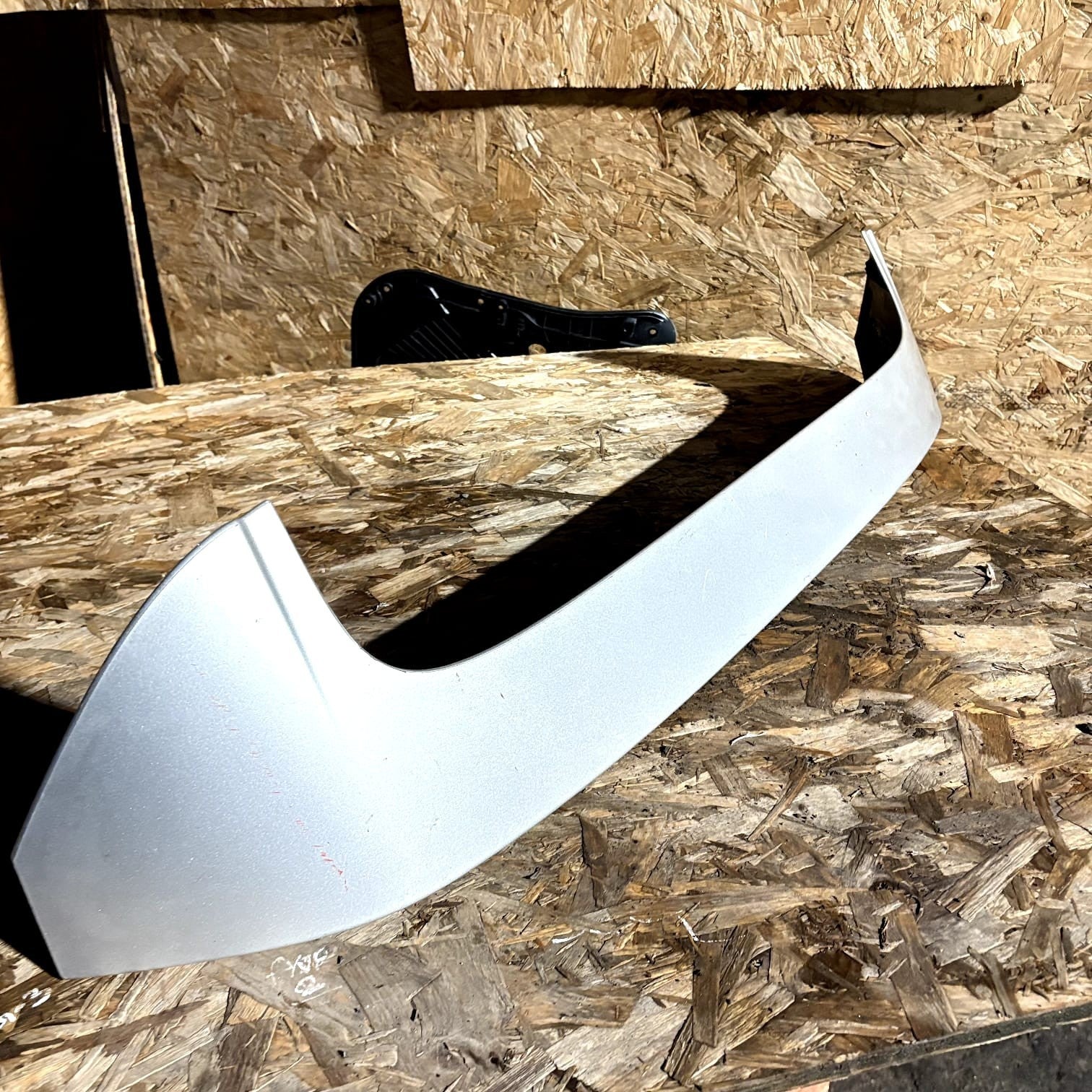 FORD FIESTA STANDARD REAR TAILGATE BOOTLID SPOILER FROZEN WHITE C1BBA44210B 2009