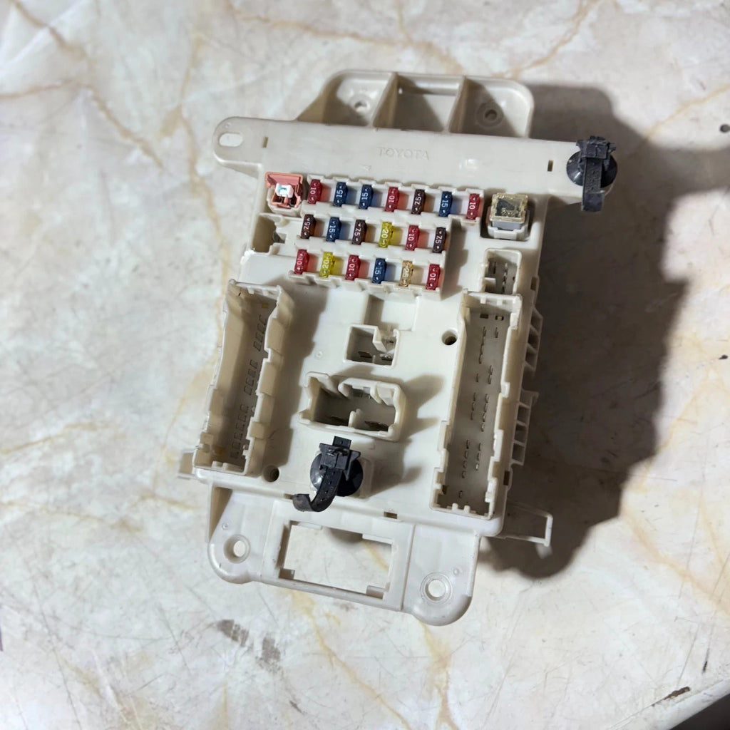 Toyota RAV4 Mk2 2001-2004 RHD Under Bonnet Fuse Box Relay Box Assembly