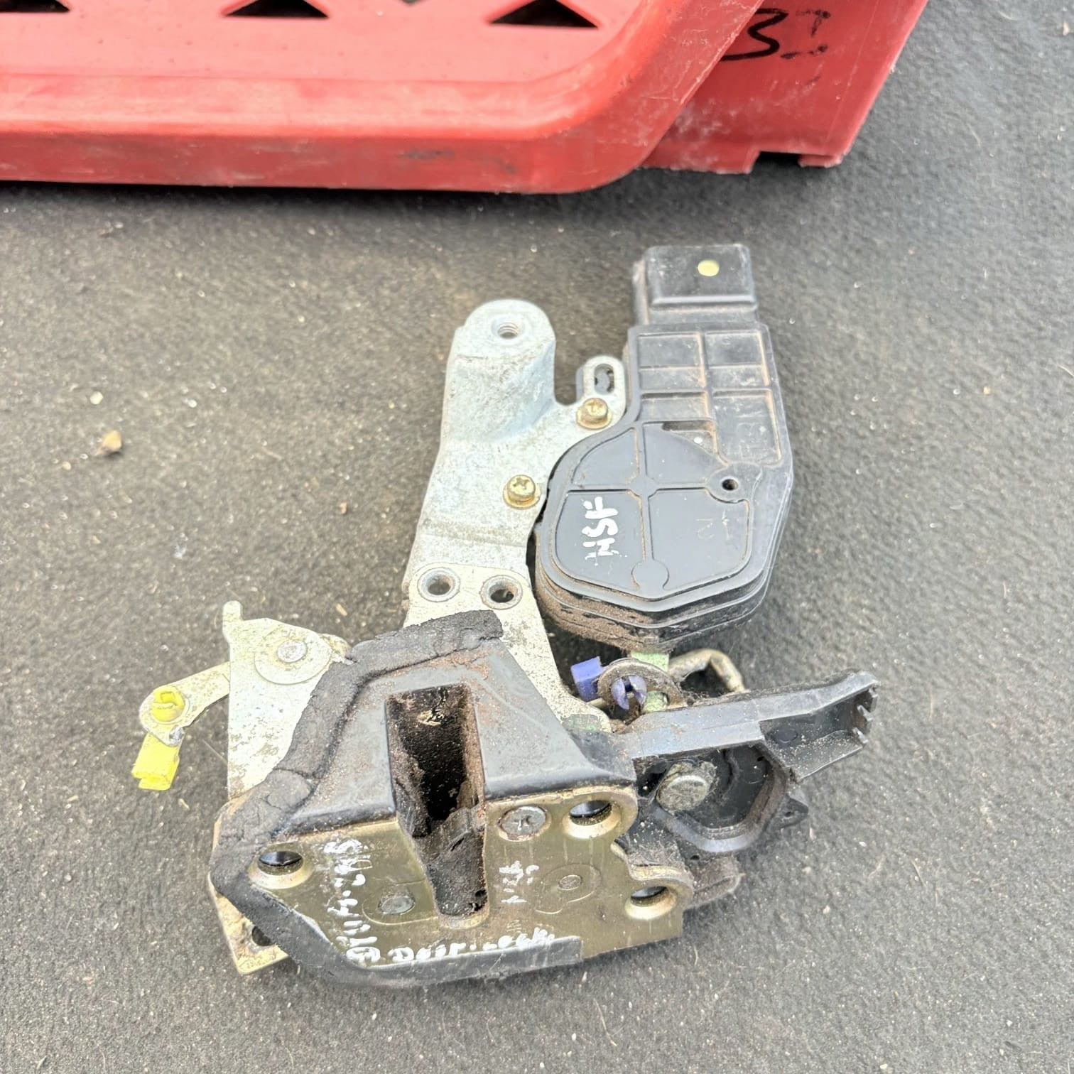 PASSENGER FRONT DOOR LOCK/5.PUERTAS/6.PINES 595032 FOR TOYOTA RAV 4 A2 2.0 TU