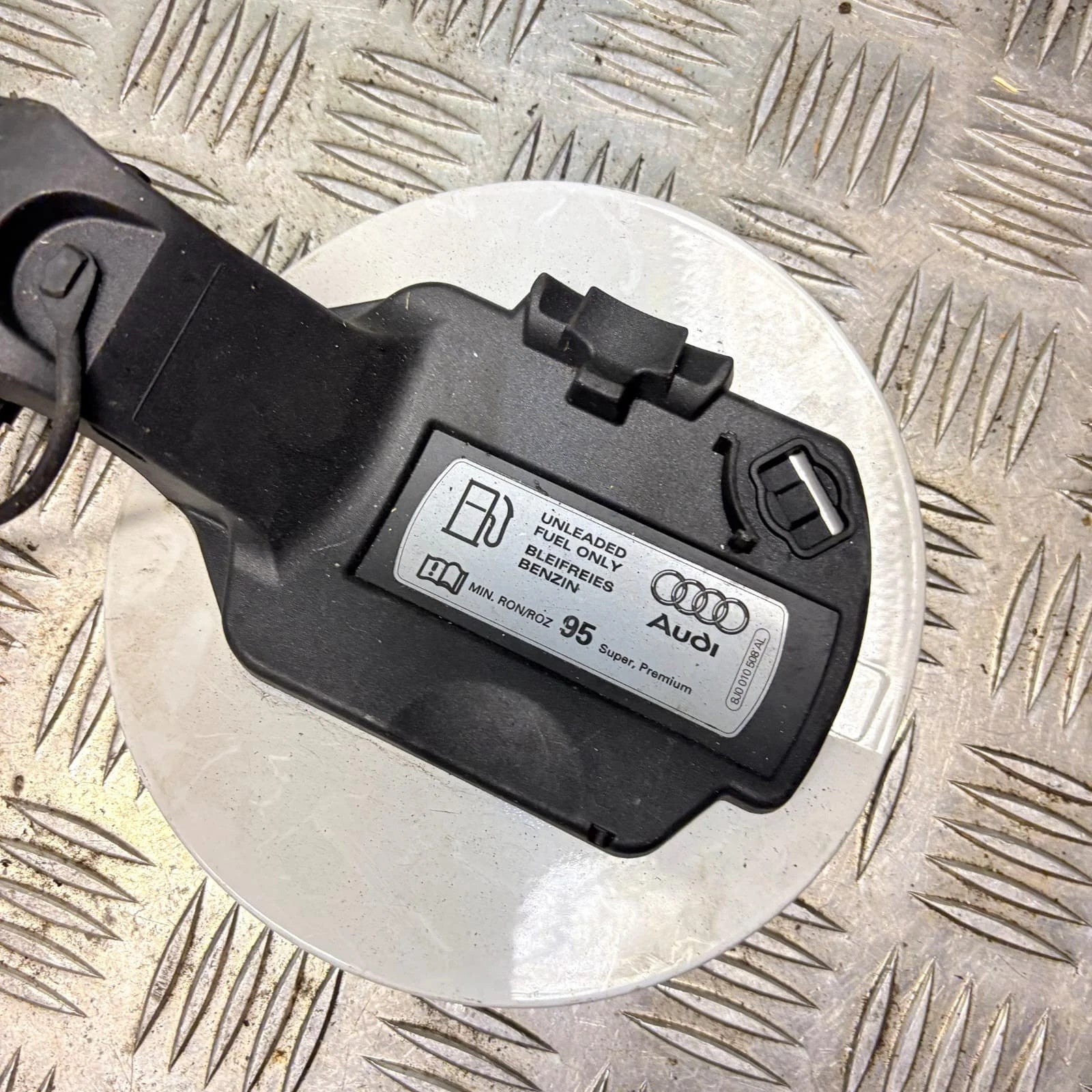 AUDI A3 8P Fuel Flap Cap GREY 8J0010508AL 8J0 010 508 AL