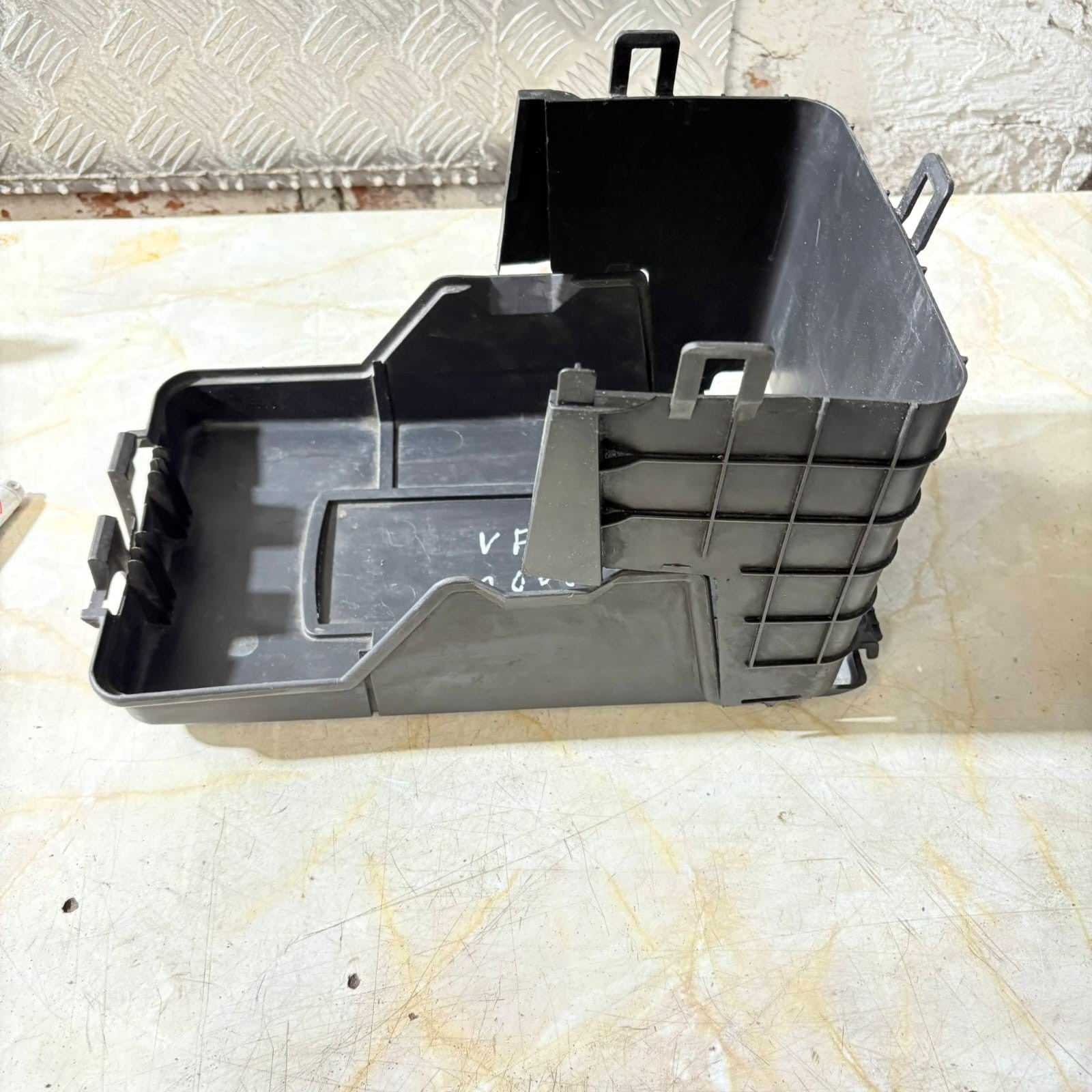 VW Golf MK5 Passat B6 Caddy Jetta Audi A3 Battery Cover Lid 1K0915443C