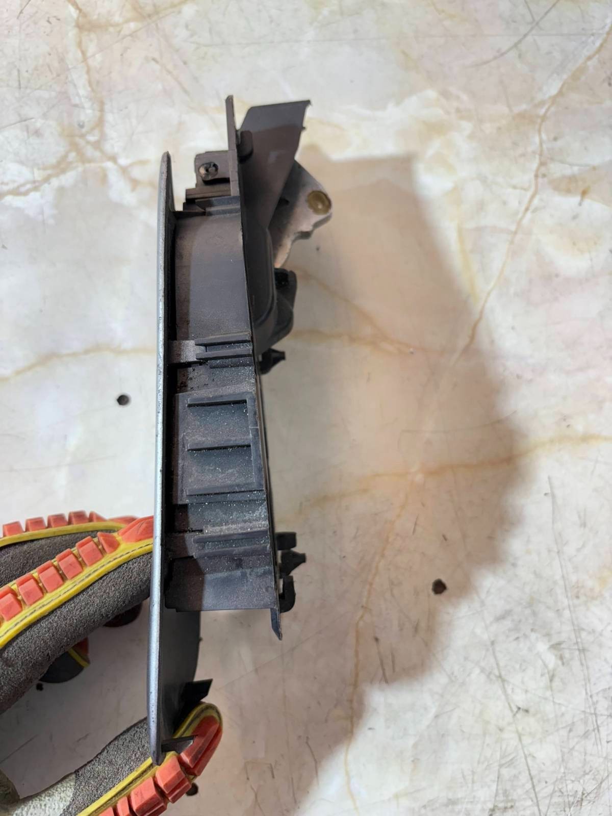 Peugeot 307 2.0 Diesel 2001-2008 DOOR HANDLE REAR PASSENGER SIDE 9643604577