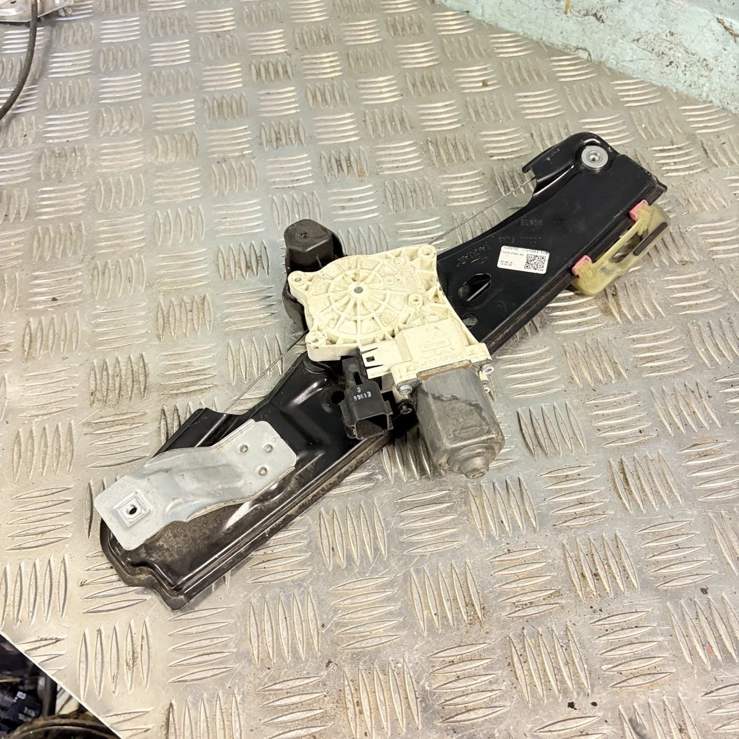 2017 JAGUAR XE X760 PASSENGER REAR DOOR WINDOW REGULATOR & MOTOR GX7327001AC