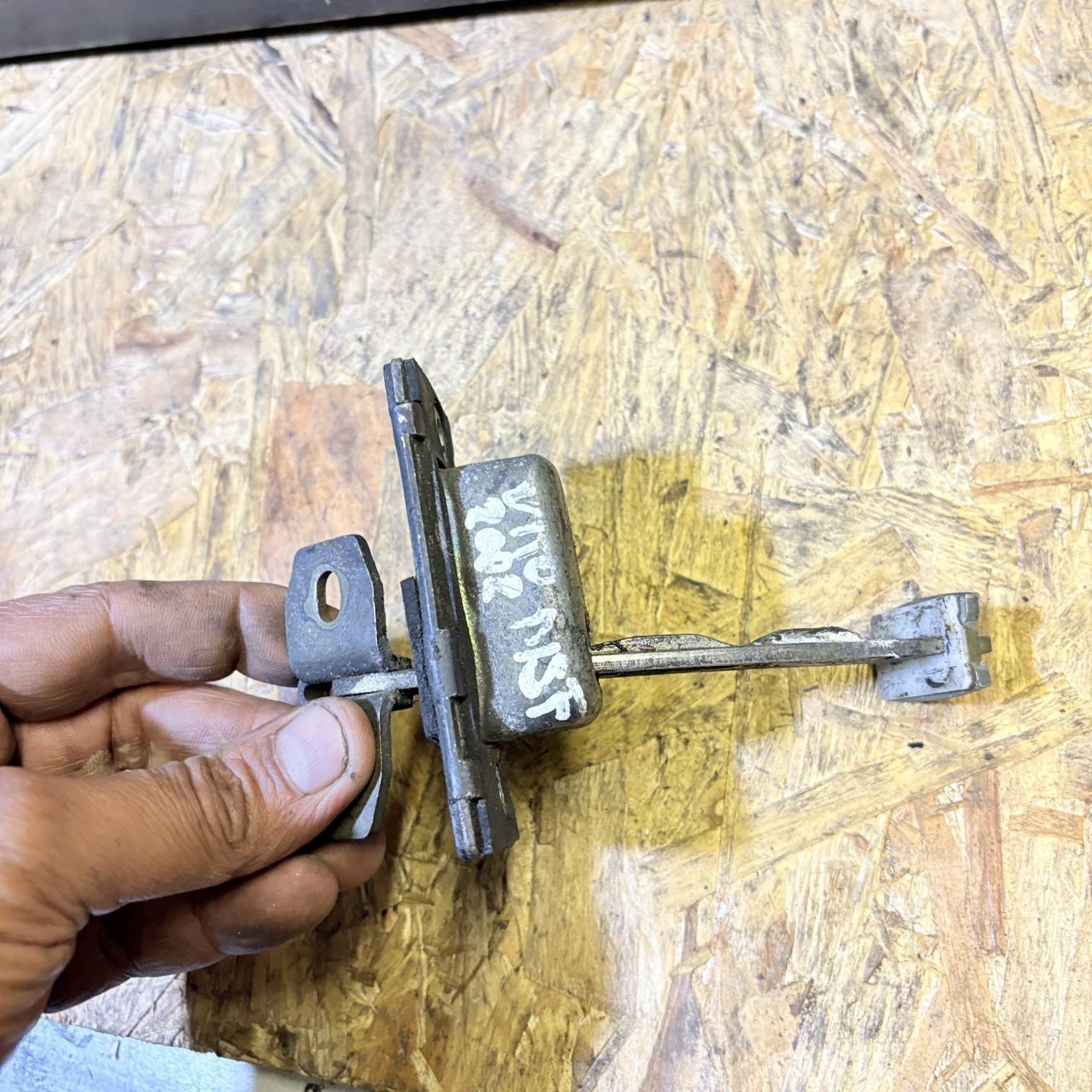 Mercedes-Benz Vito PASSENGER FRONT DOOR SIDE STOPER 2002