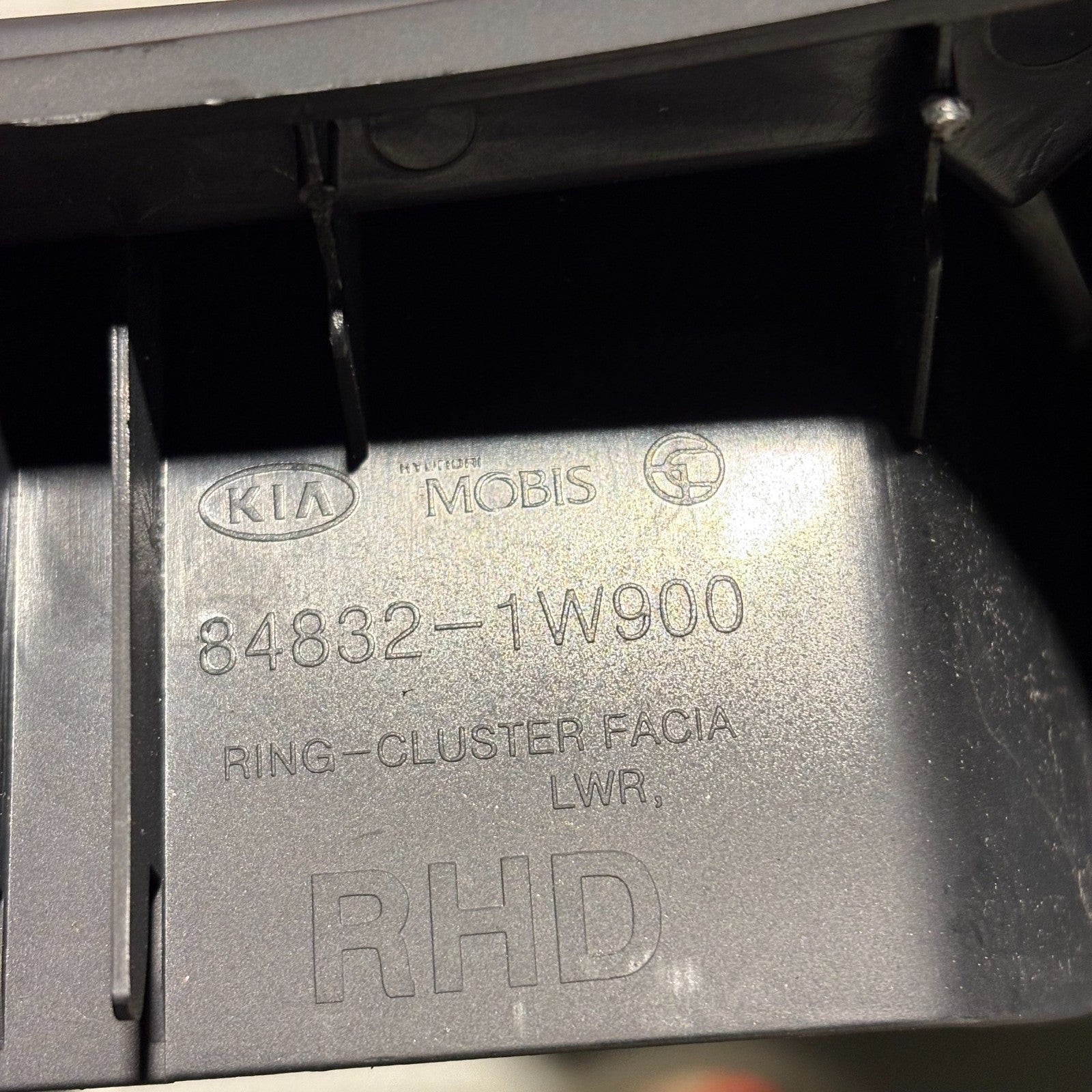 KIA RIO MK3 2015 INTERIOR SPEEDO CLOCKS SURROUND PLASTIC TRIM 84832-1W900