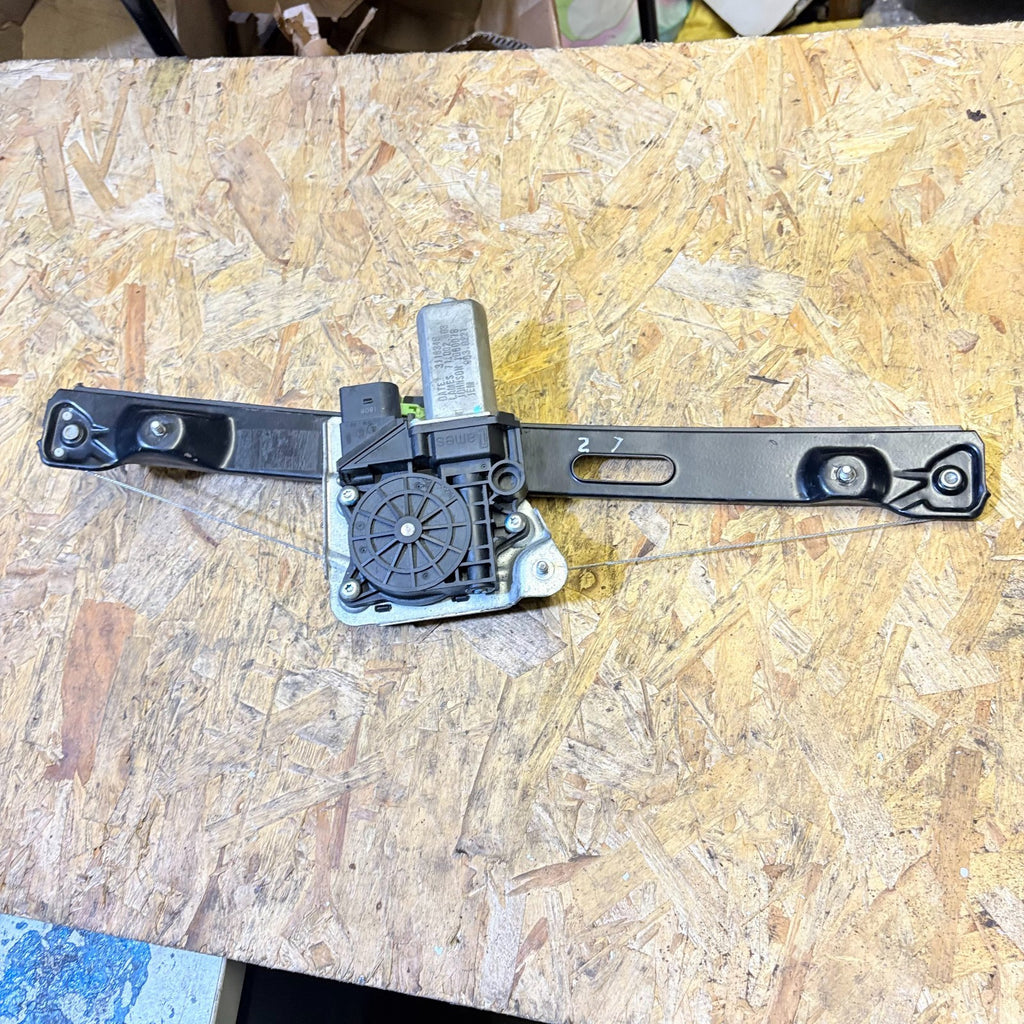 BMW 320d 2008-Window Regulator Rear Left 71002803