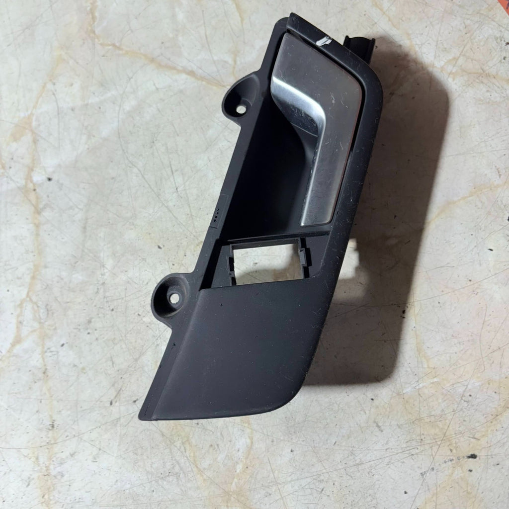 2006 AUDI A4 FACELIFT OFFSIDE RIGHT FRONT INNER DOOR HANDLE