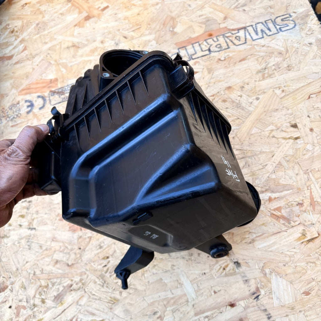 2010 HYUNDAI I30 1.6 DIESEL AIR FILTER HOUSING BOX 281002H200