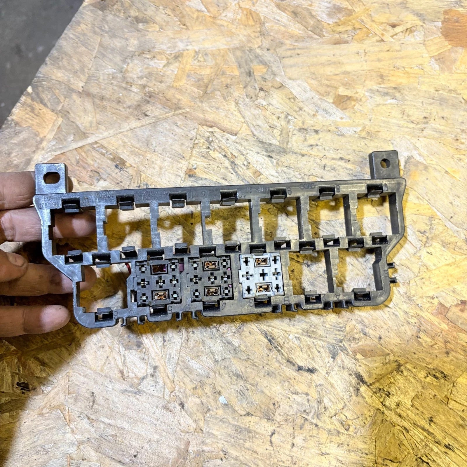 udi TT MK1 1998-2006 Under Dash Interior Fuse Relay Box Board Holder 8N0937503