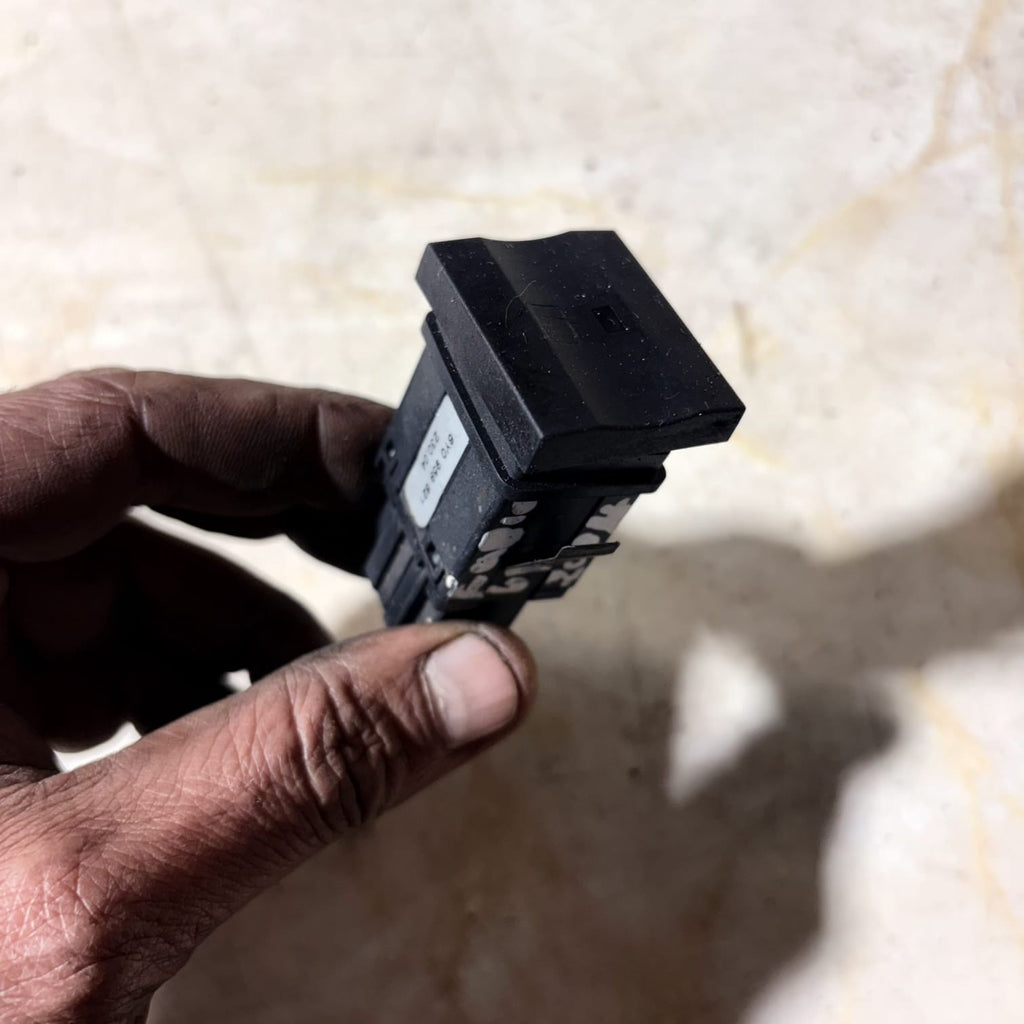 SKODA FABIA 2004 5DR HEATED WINDOW DEMISTER SWITCH BUTTON 6Y0959621