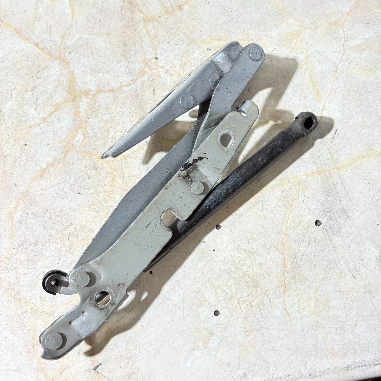 Audi A4/S4 B6/B7 2002-2008 RS4 2007-2008 Boot Lid Hinge OSR Gas Strut 8E5827302G