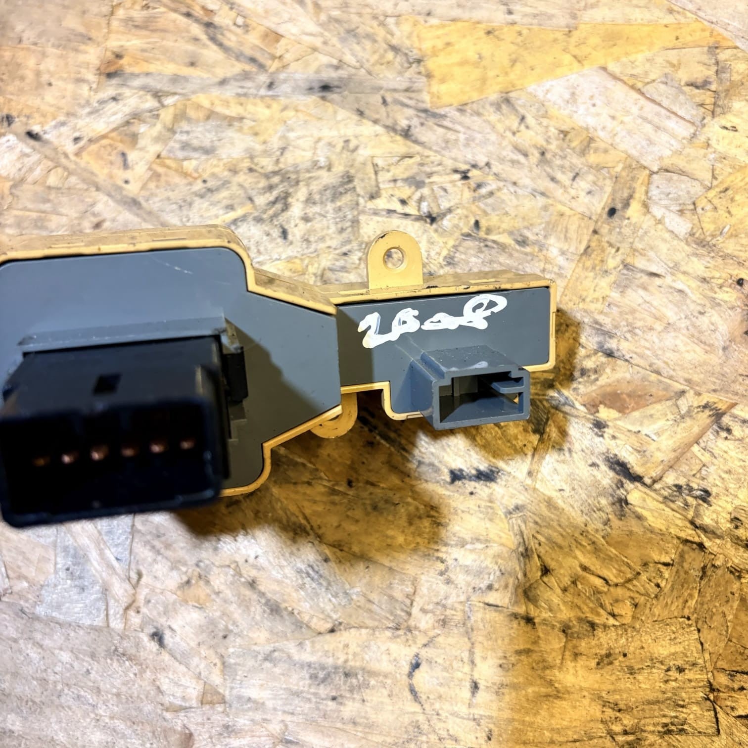 KIA CARENS MK2 HAZARD LIGHT SWITCH 93790-1D000