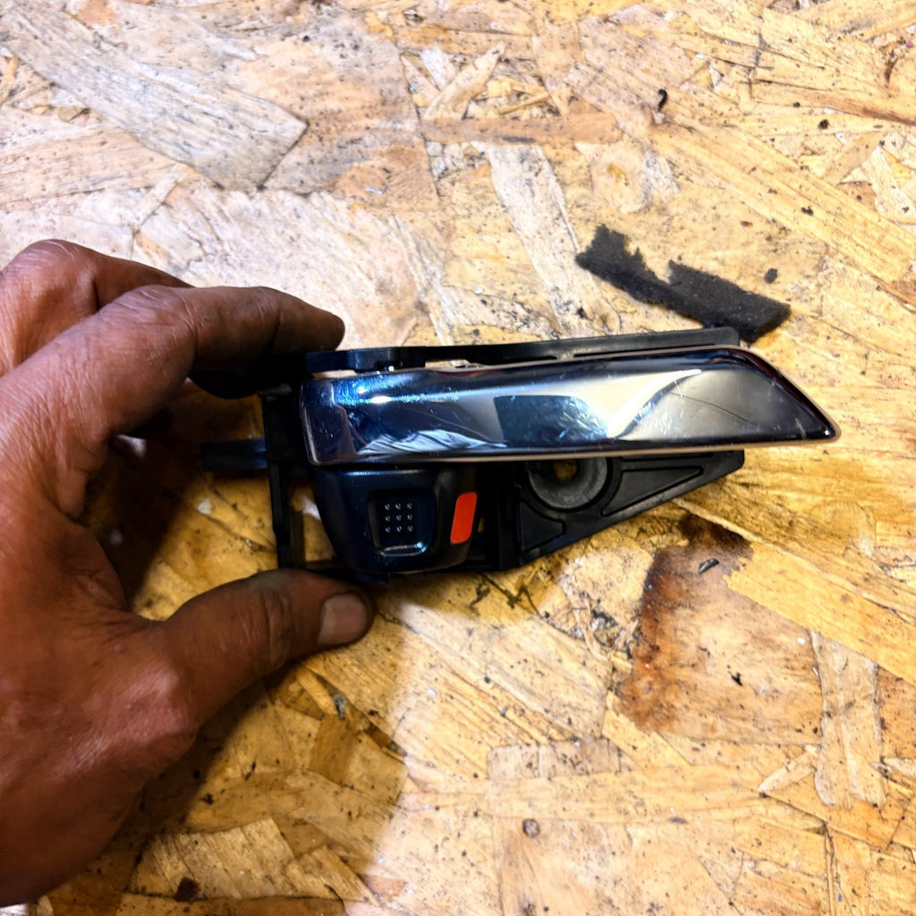 Suzuki Sx4 2015 OSF Driver Front Right Side Inner Door Handle