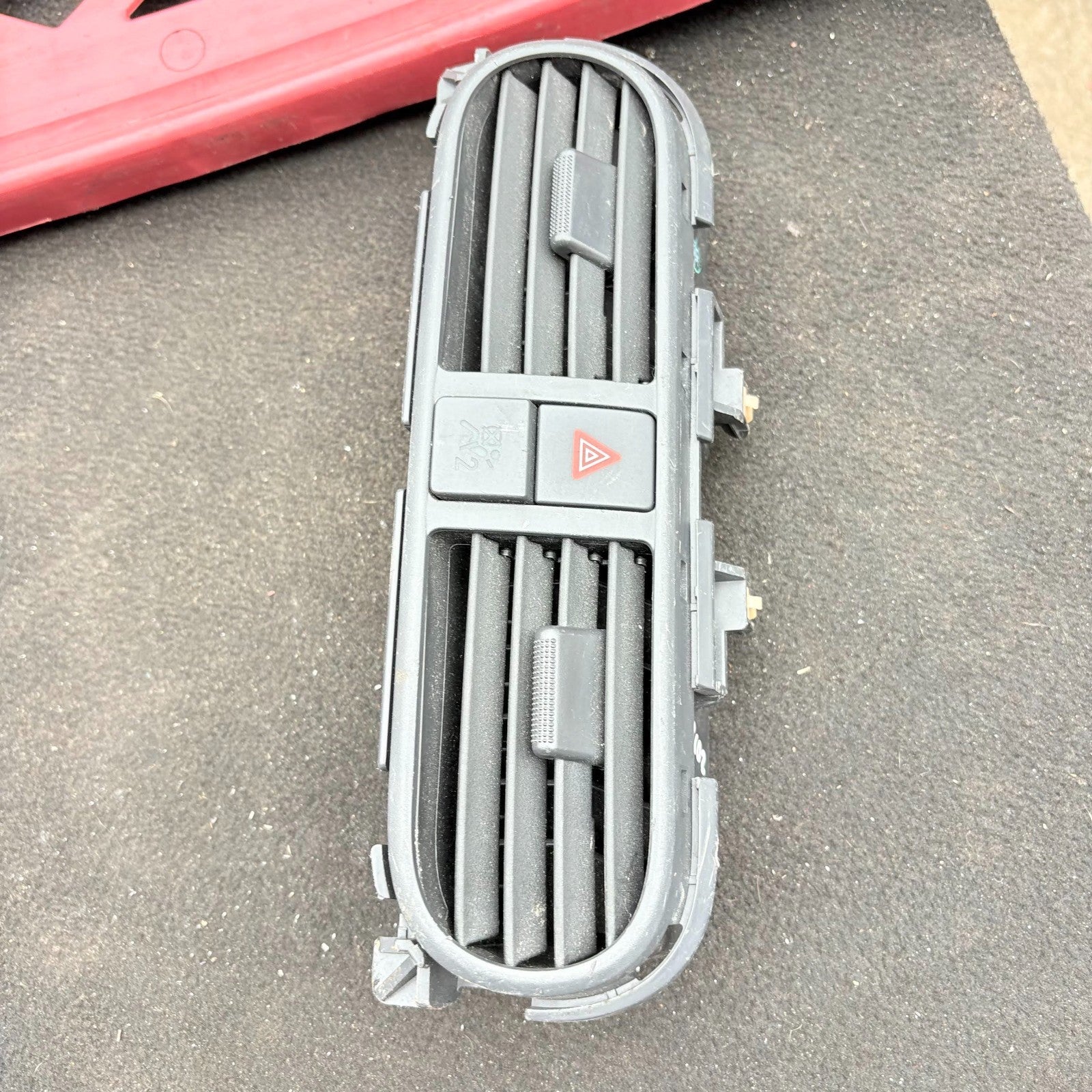 Vauxhall Agila B 2008-2014 Centre Dash Air Vent Hazard Switch 73841-51K0