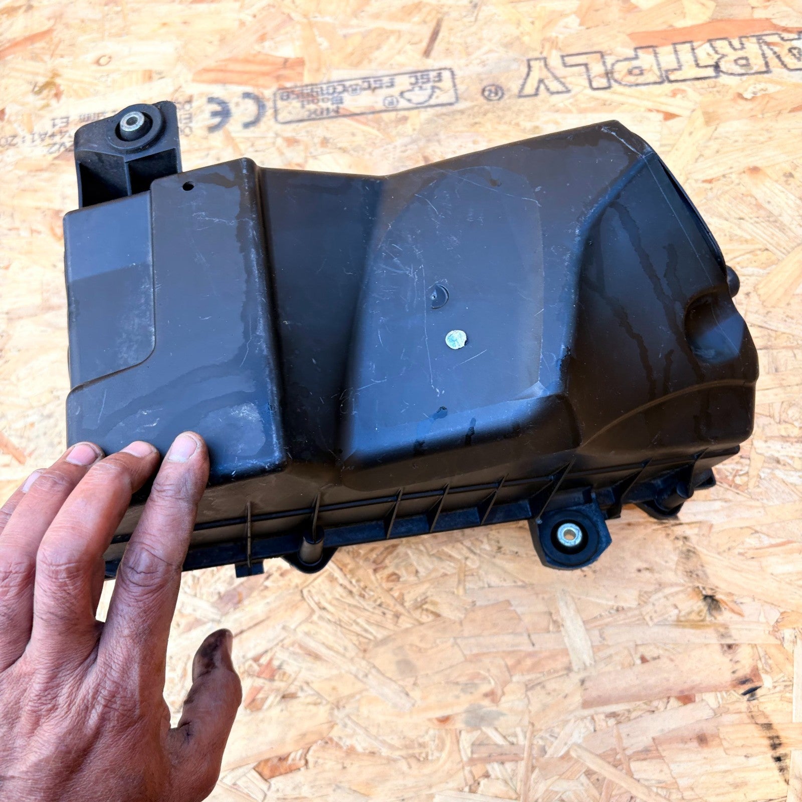 2004 Volkswagen New Beetle Air Filter Box Housing Airbox Intake Case