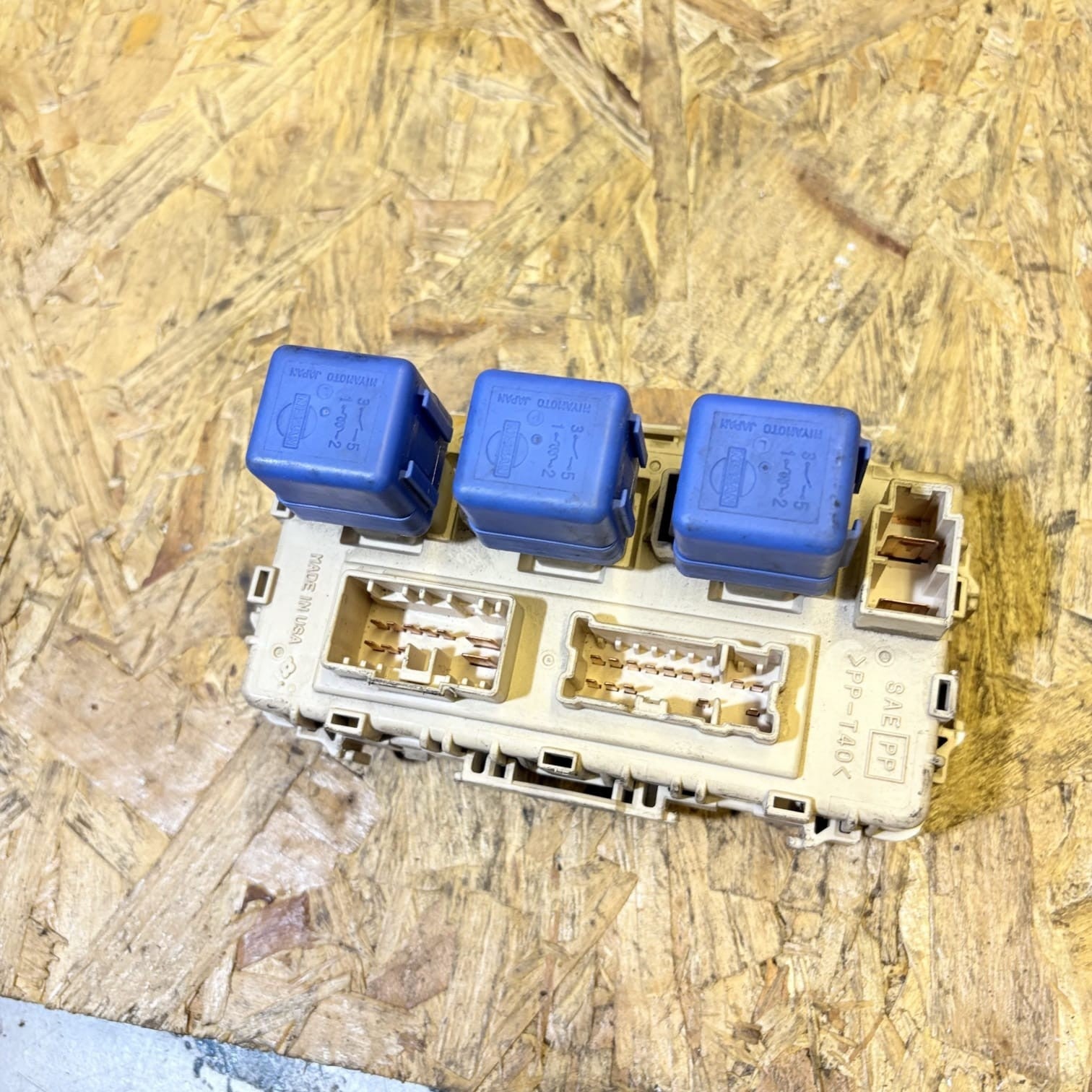 Nissan Xtrail 2001-2007 Under Dash Fuse Box