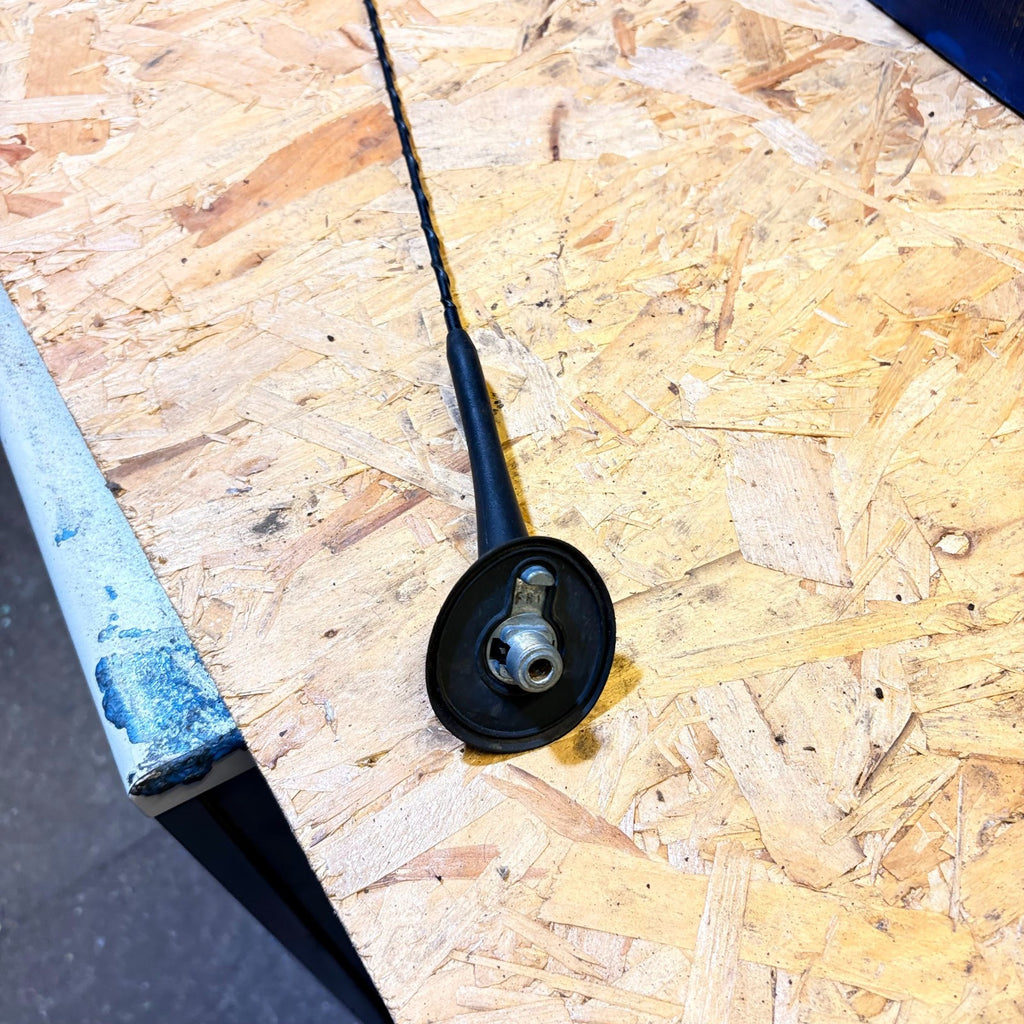 VAUXHALL CORSA AERIAL AND BASE 2006-2010