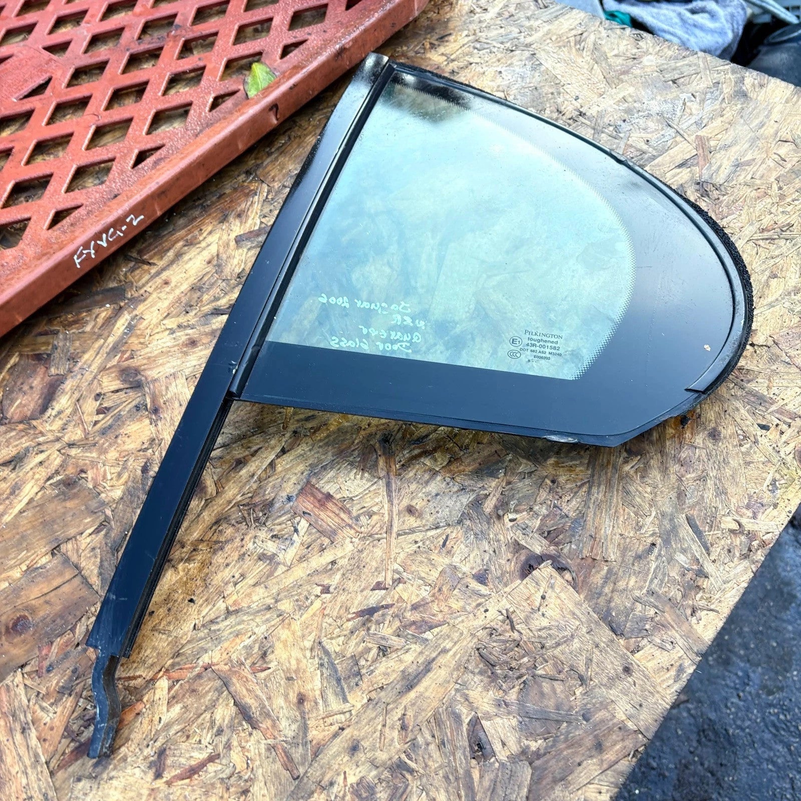 Jaguar X-Type Estate 2005-2009 Rear Door Quarter Glass Window Left NS C2S19492